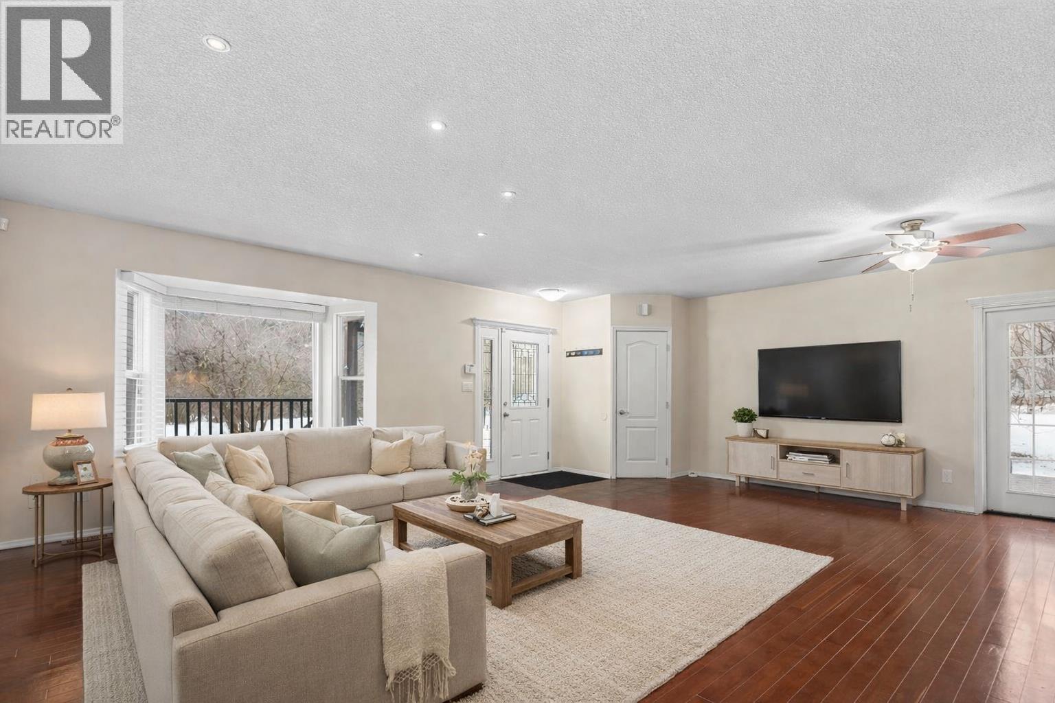 622 CUTBANK Road - photo 2