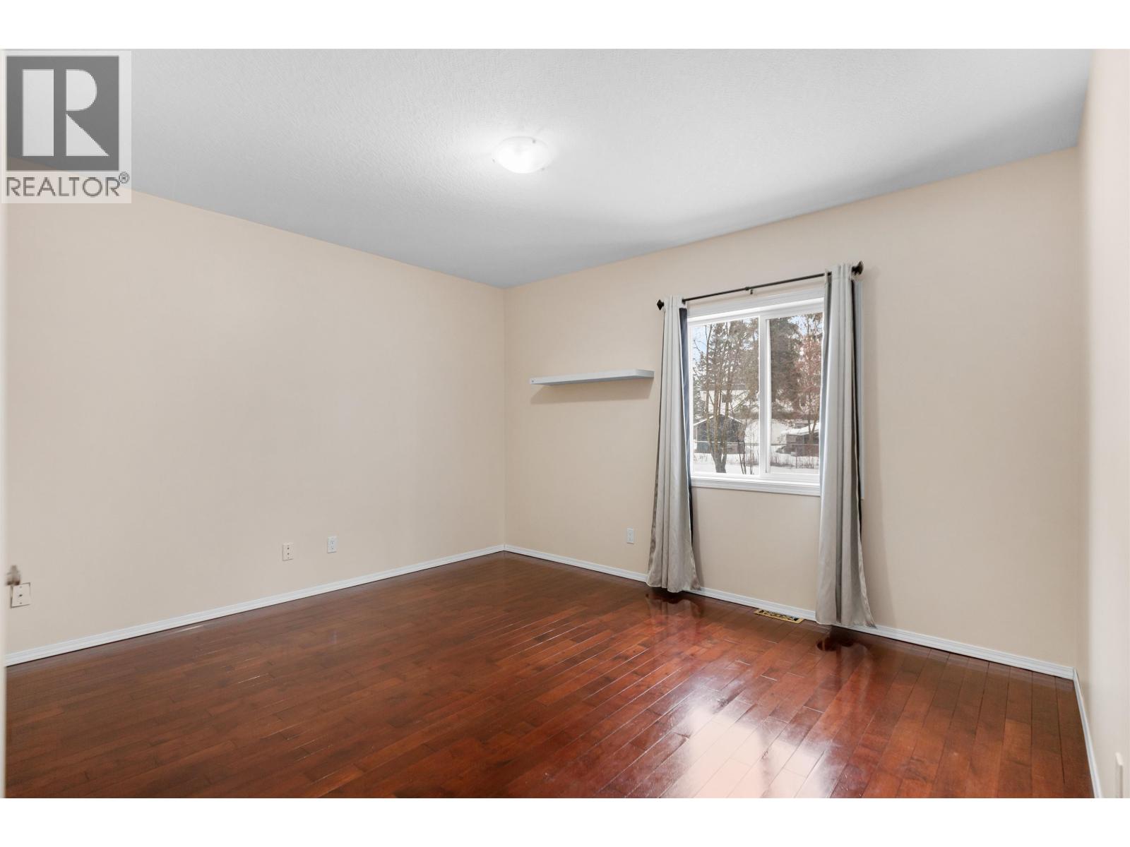 622 CUTBANK ROAD - 11