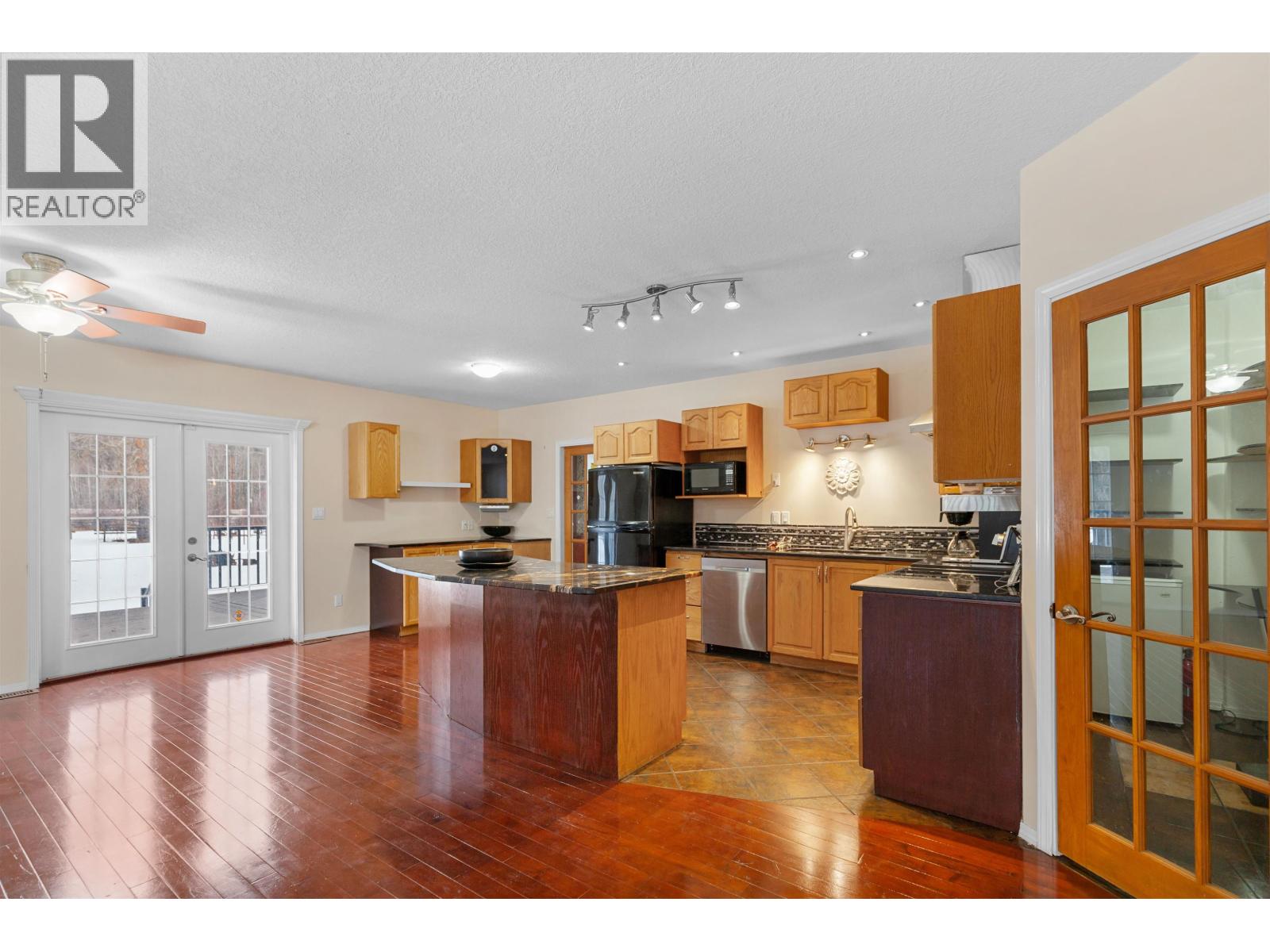 622 CUTBANK ROAD - 6