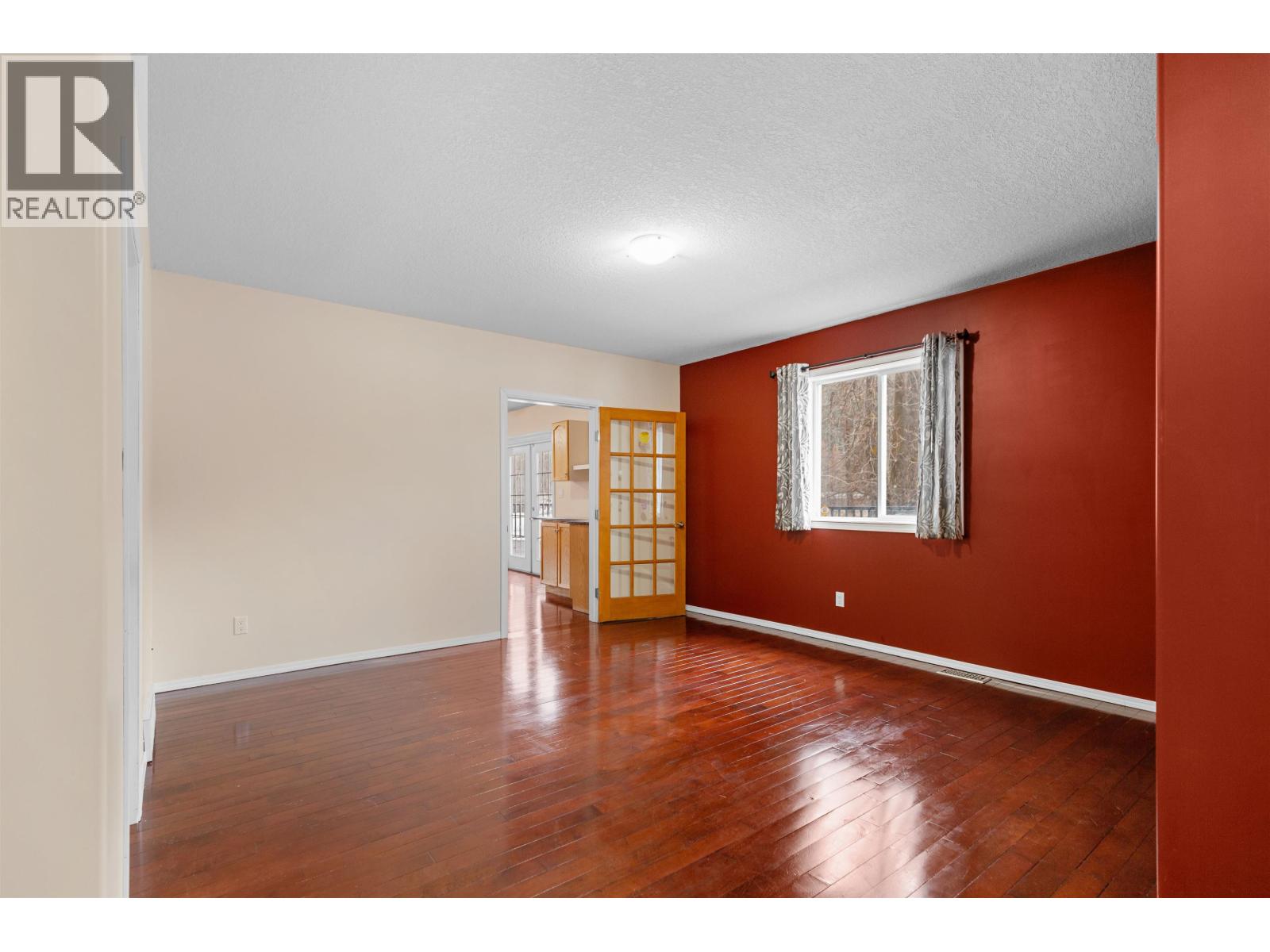 622 CUTBANK ROAD - 9