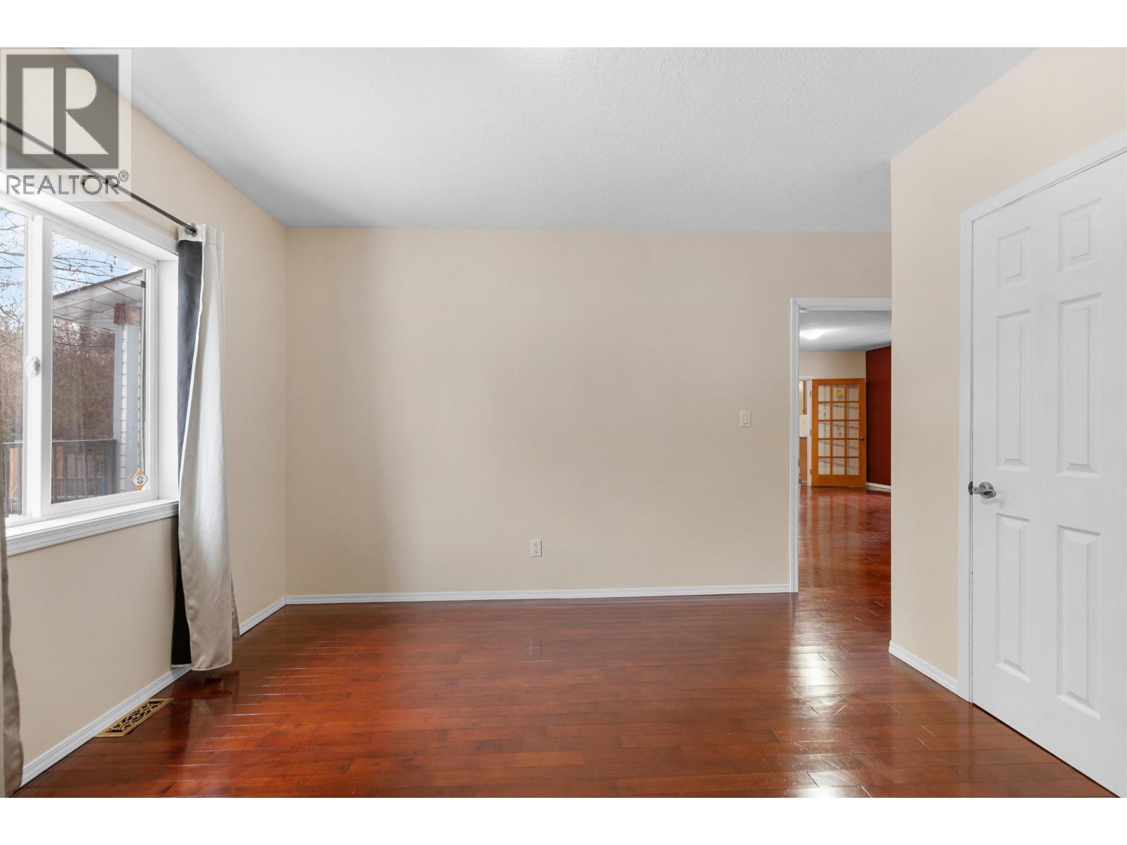 622 CUTBANK ROAD - 12