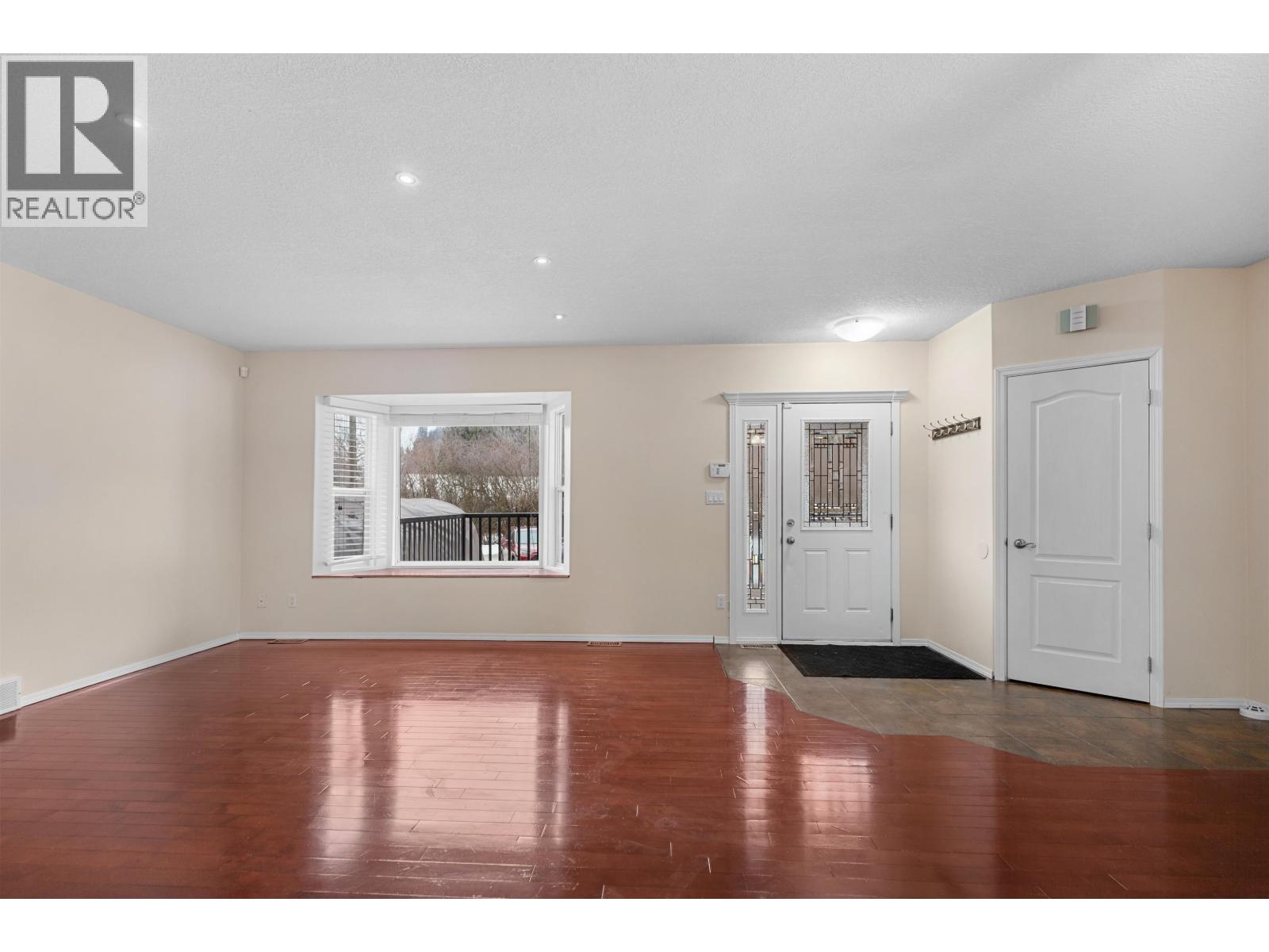 622 CUTBANK ROAD - 4