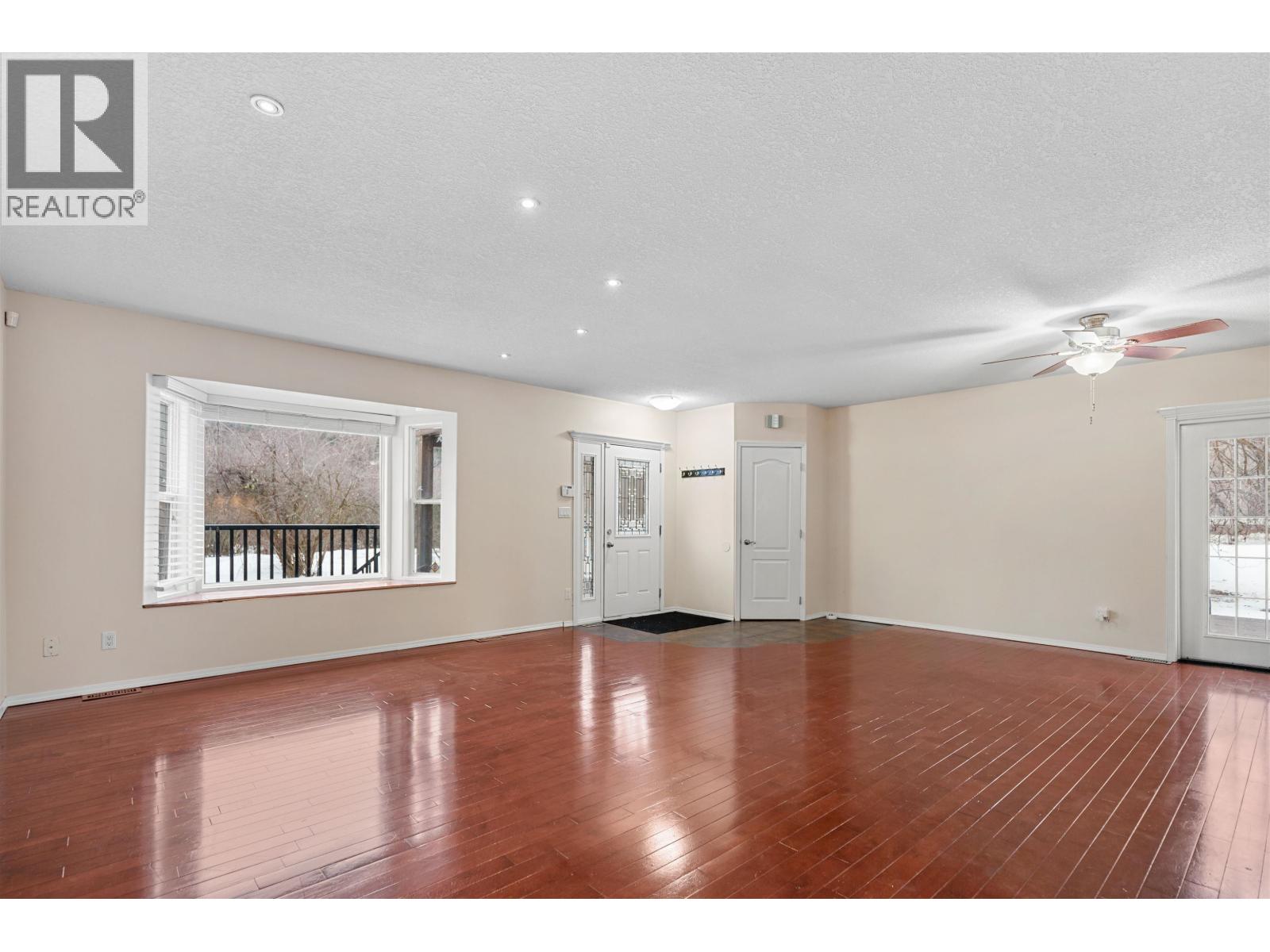 622 CUTBANK ROAD - Image 3