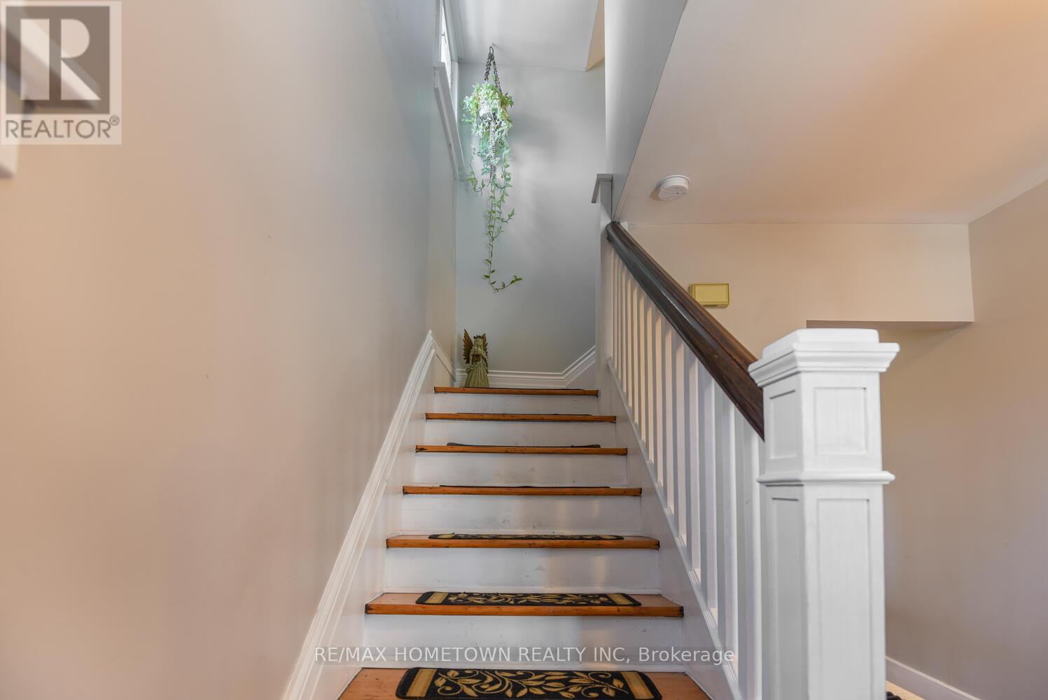 214 JAMES STREET E - 16
