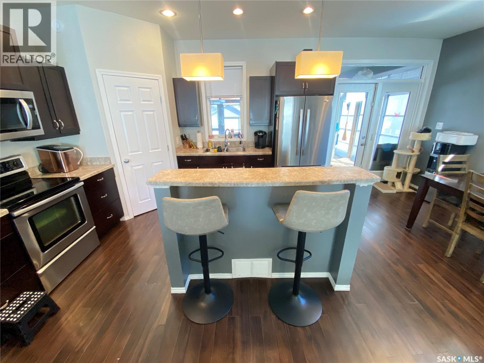 703 Barber CRESCENT - photo 2