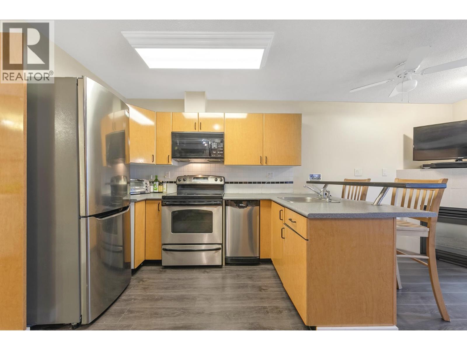 2010 939 HOMER Street - photo 2