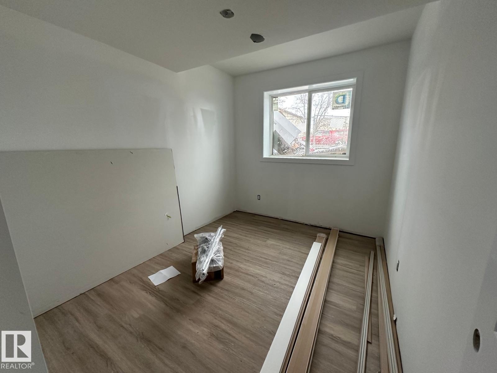 Single Family House for Sale in   ST NW Edmonton 