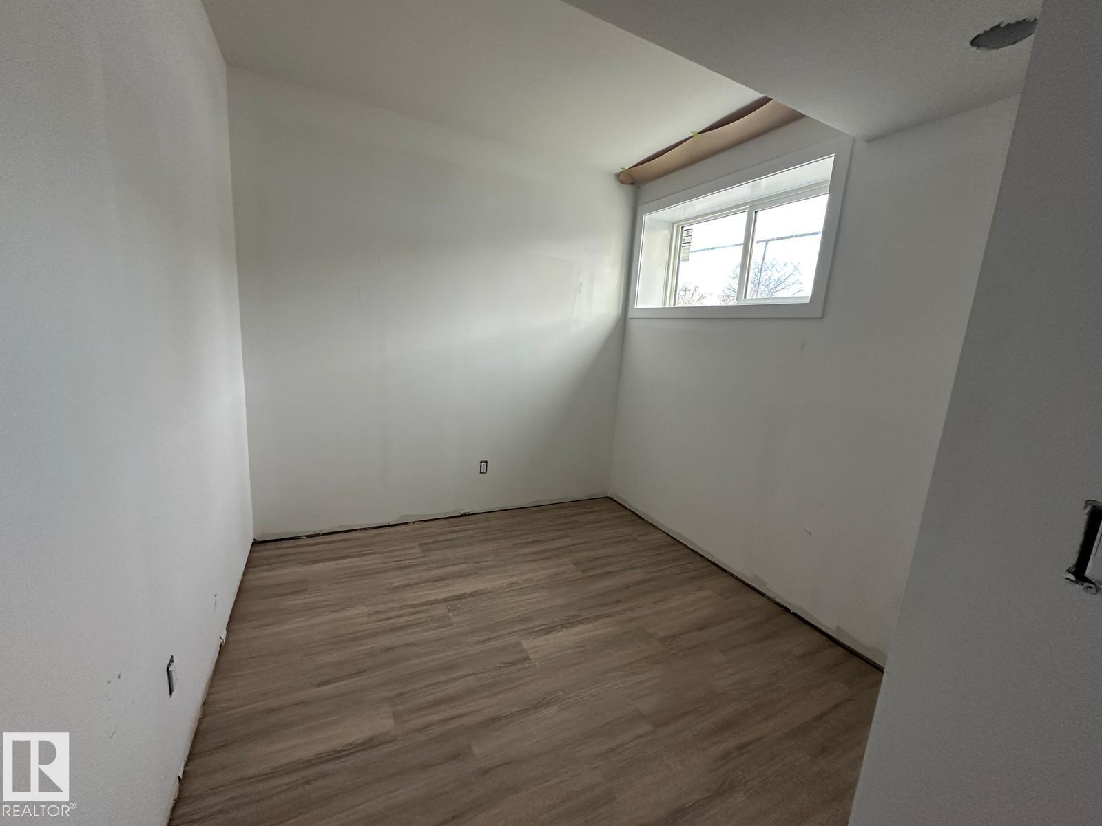 Single Family House for Sale in   ST NW Edmonton 