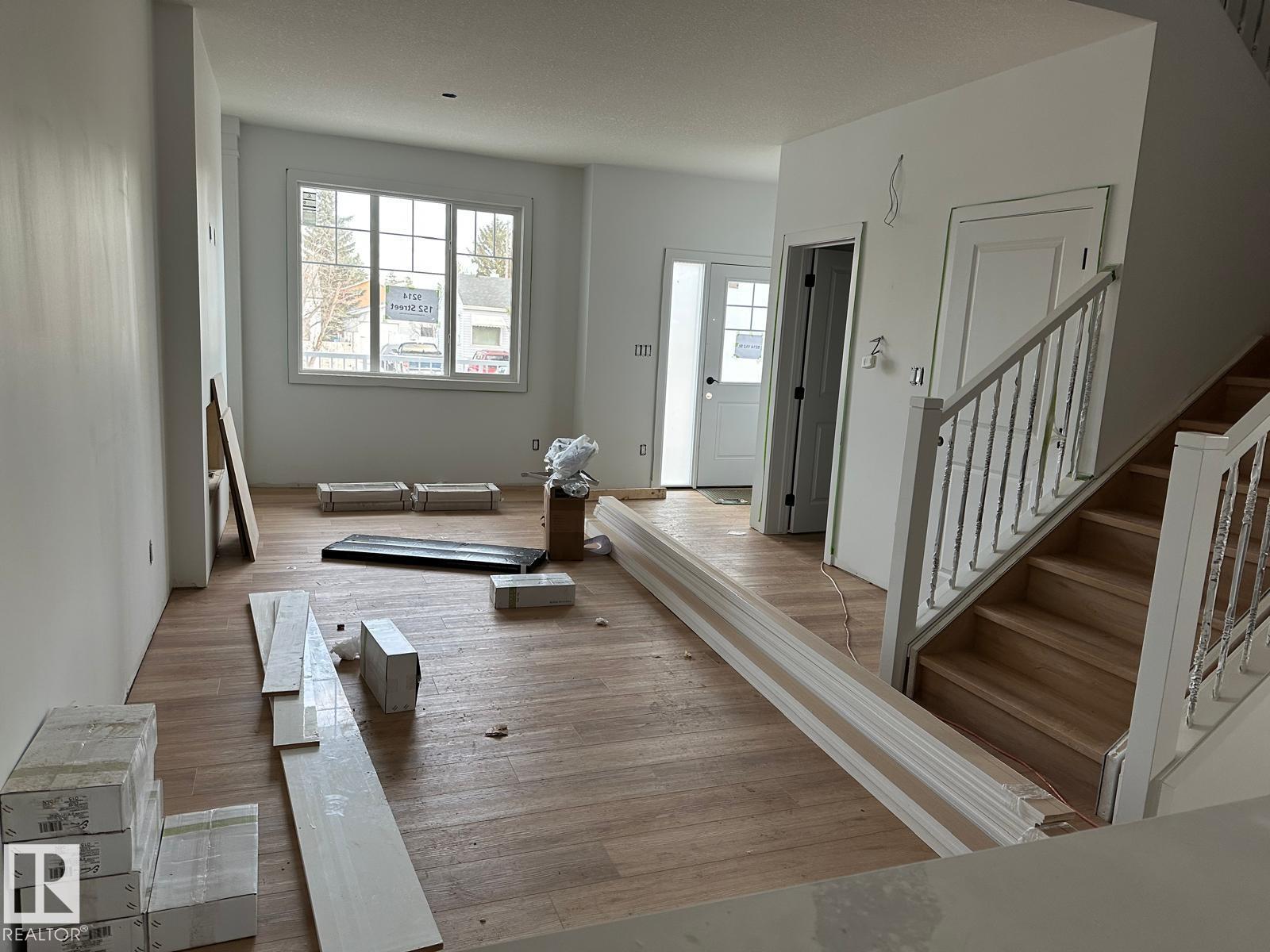 Single Family House for Sale in   ST NW Edmonton 