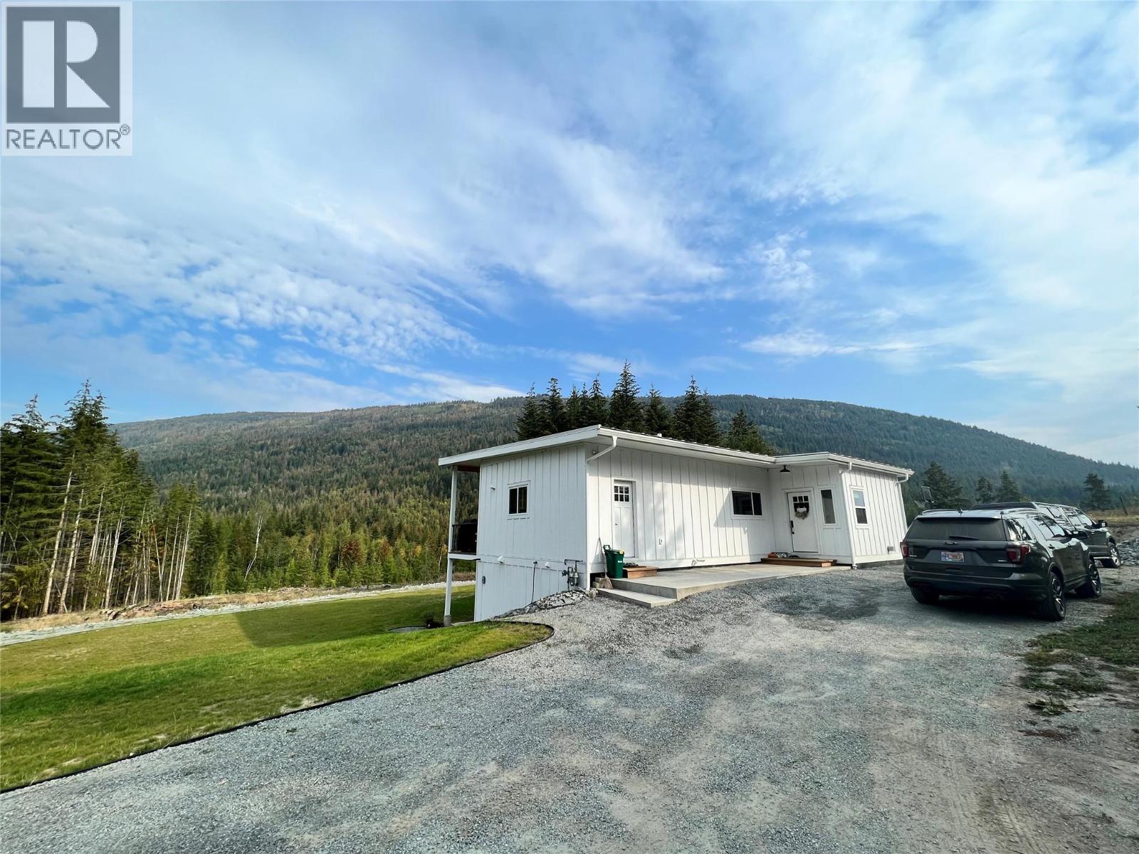 5090 50A STREET NE - Image 3