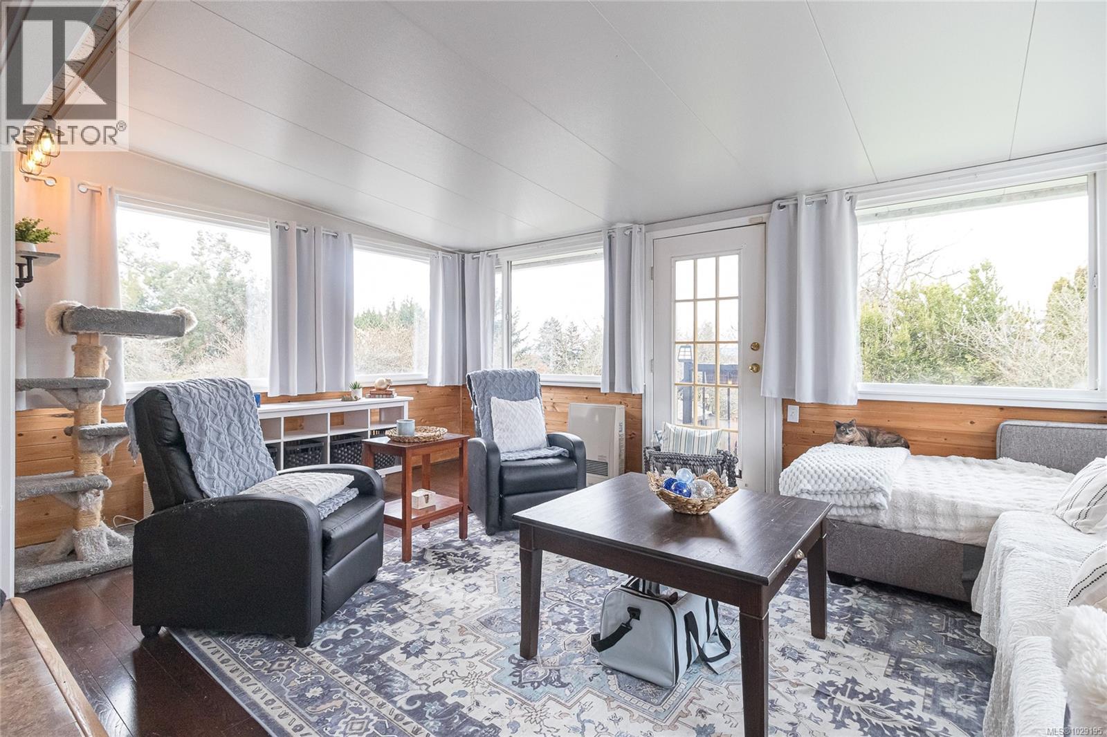 3650 Quadra St - 23