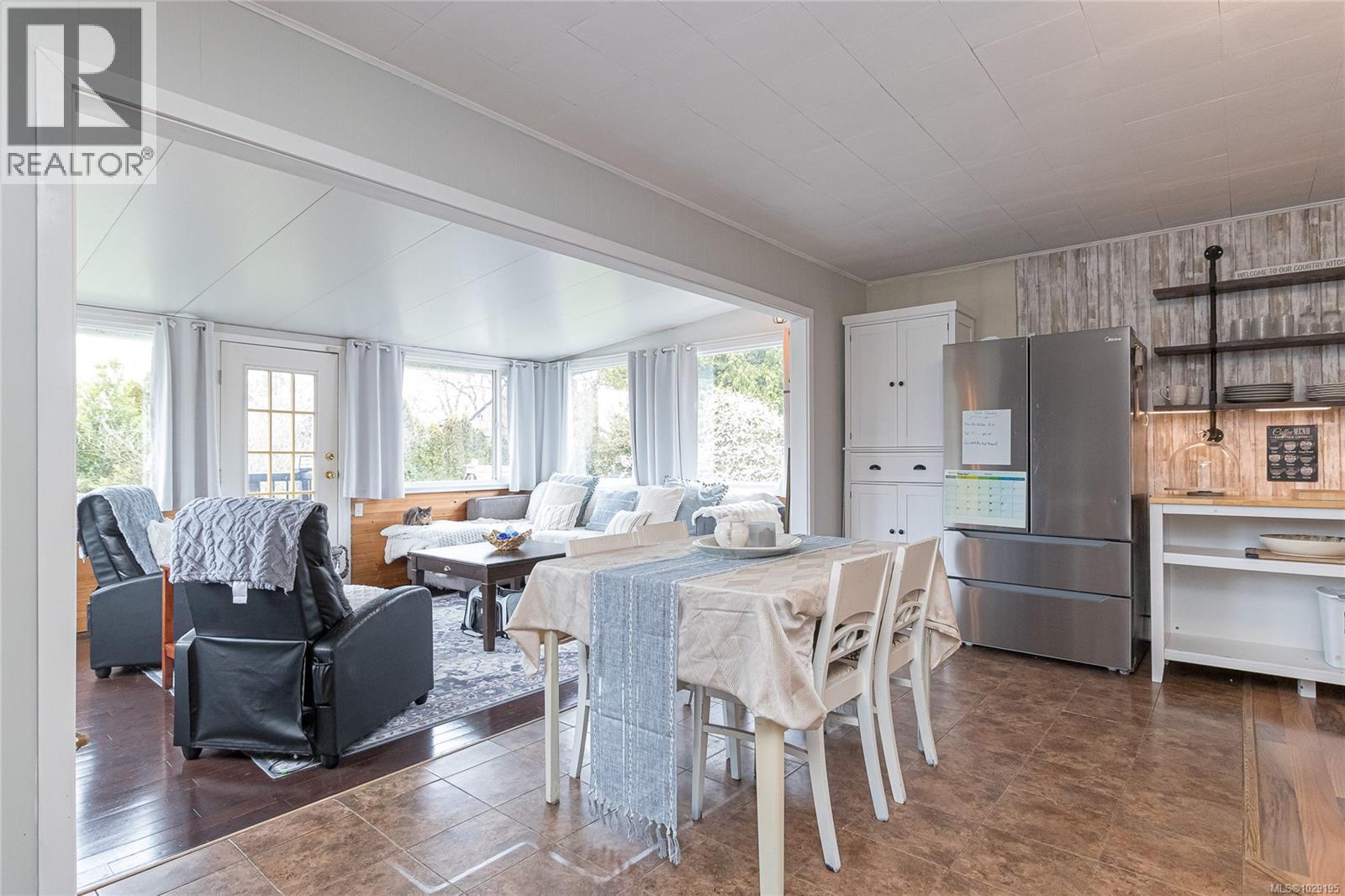 3650 Quadra St - 25