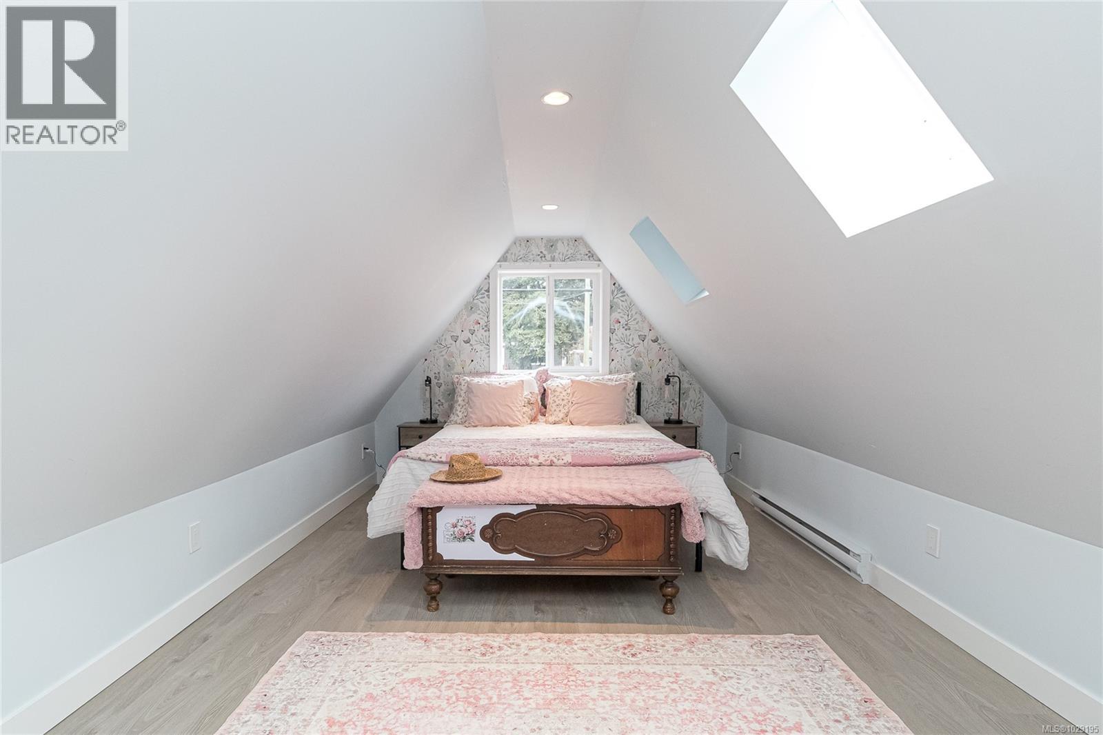3650 Quadra St - 36