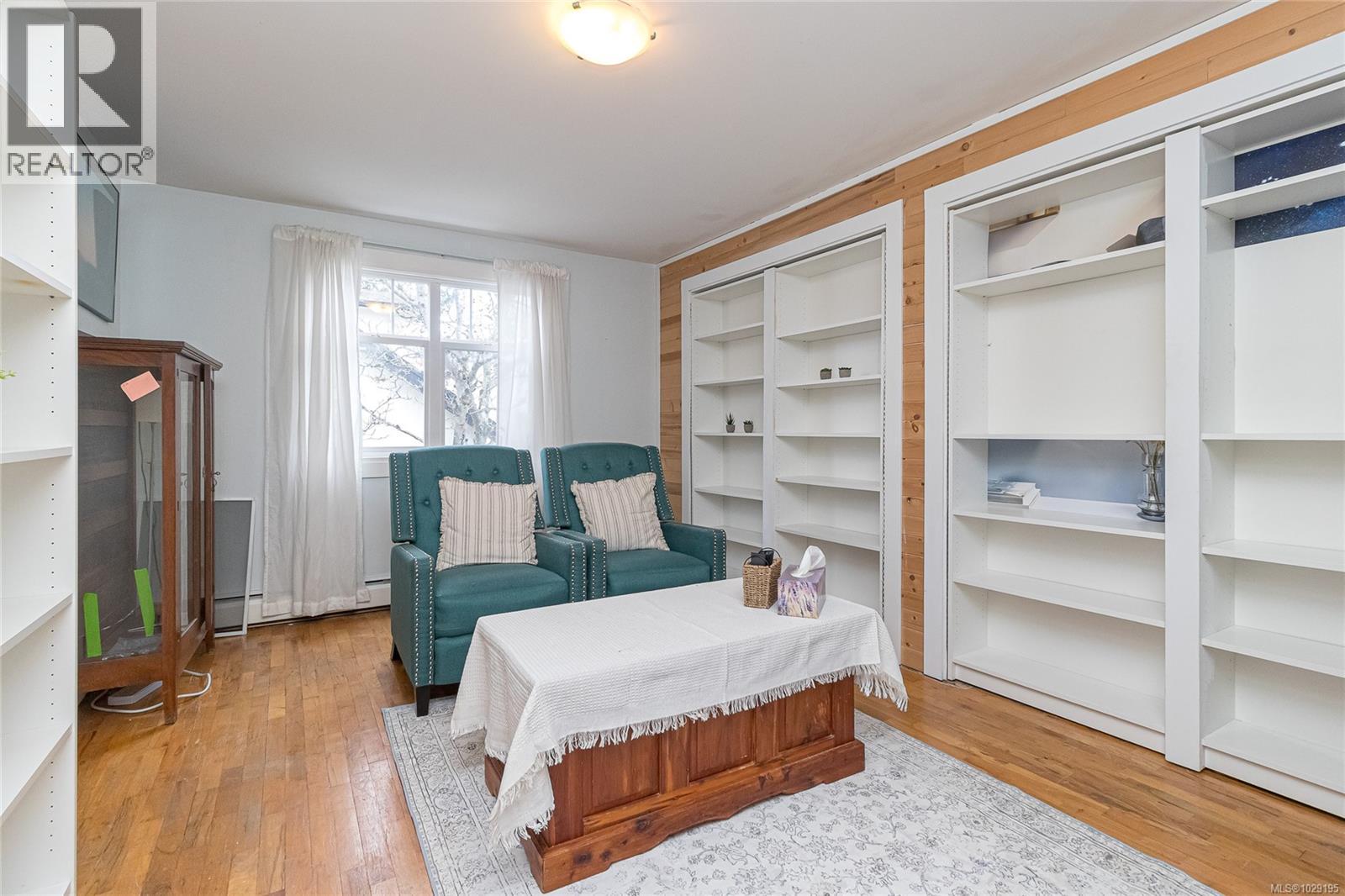 3650 Quadra St - 38