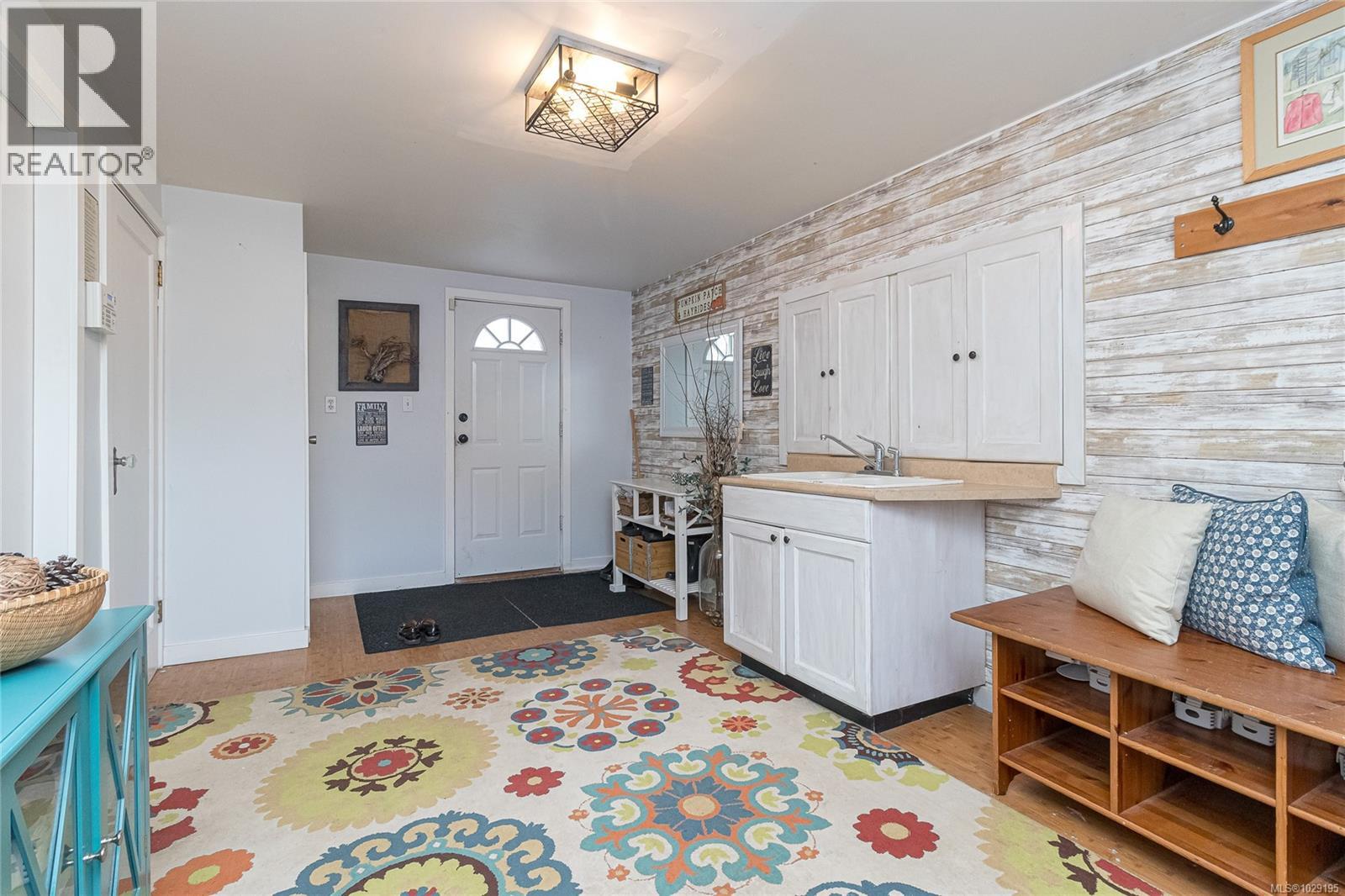 3650 Quadra St - 43