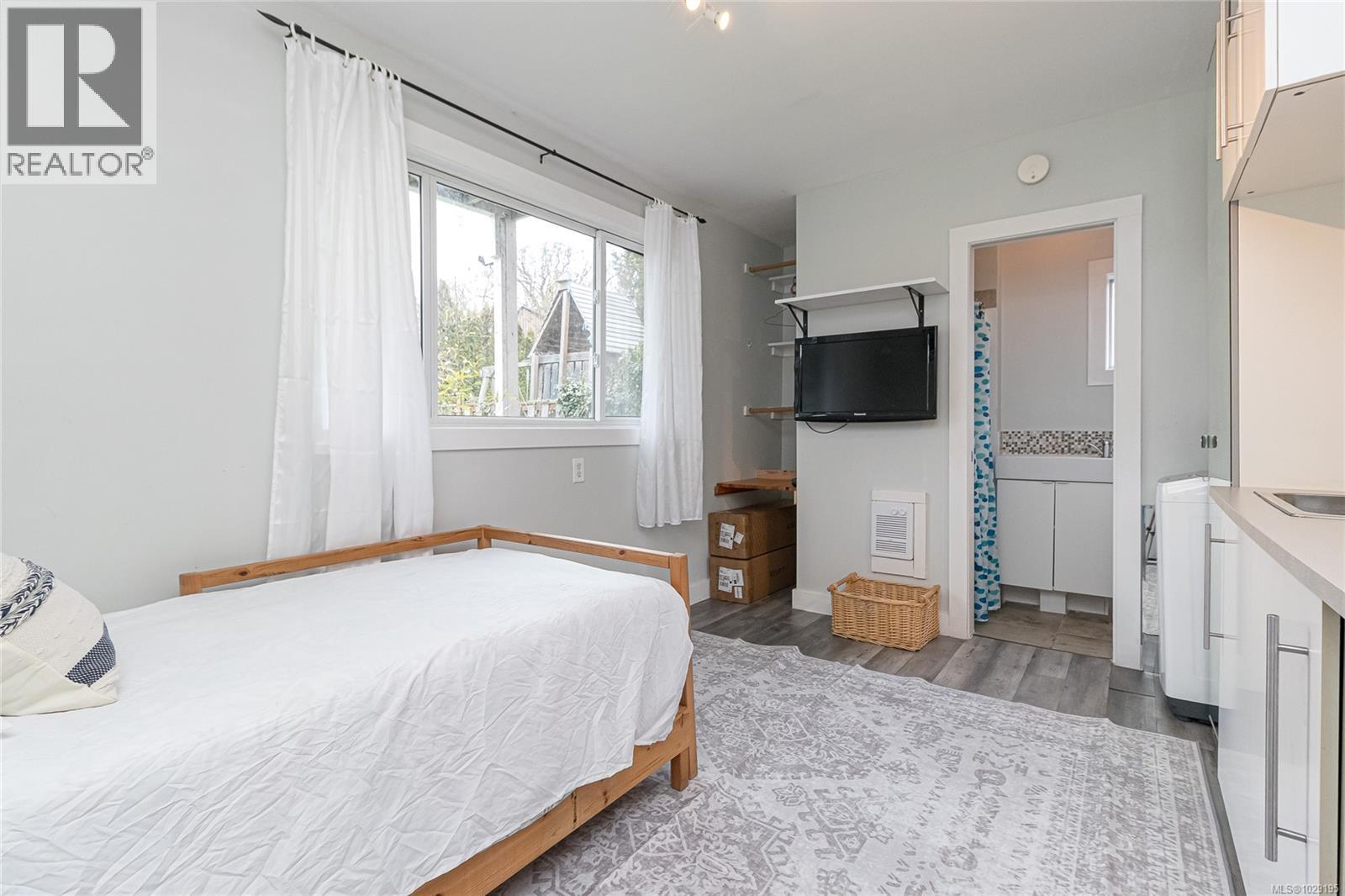 3650 Quadra St - 44