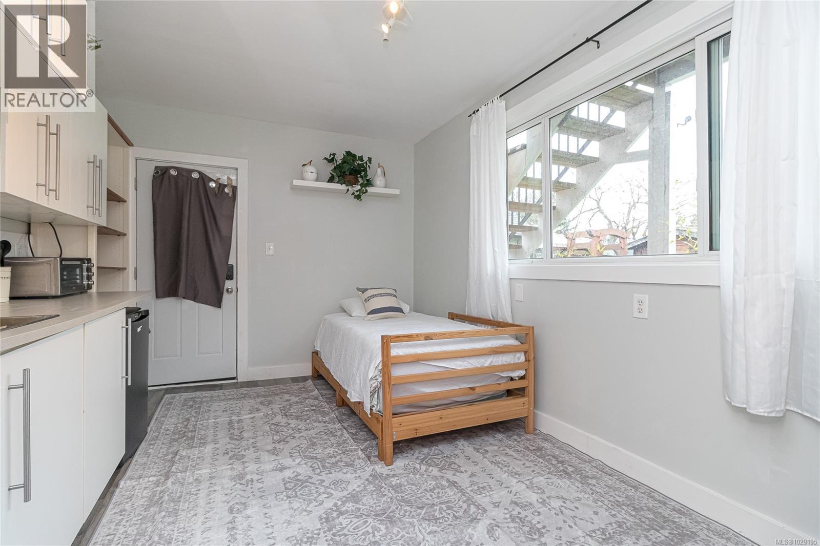 3650 Quadra St - 46
