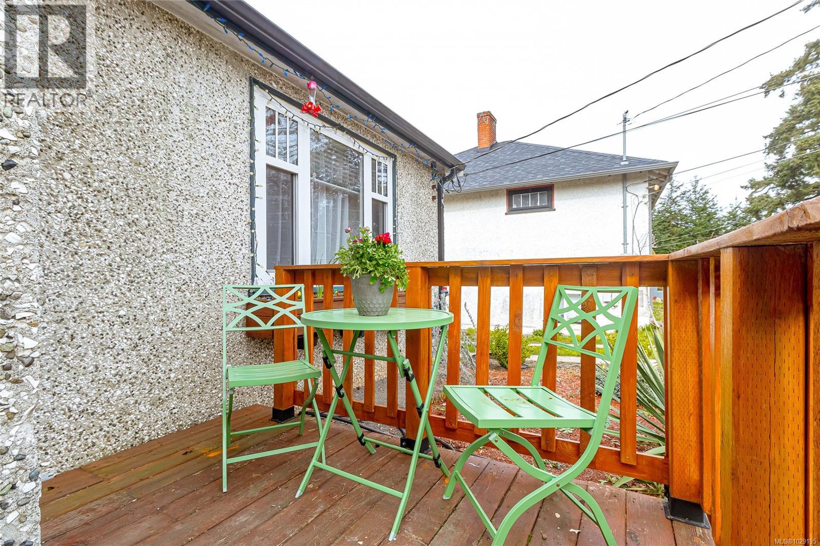 3650 Quadra St - 5