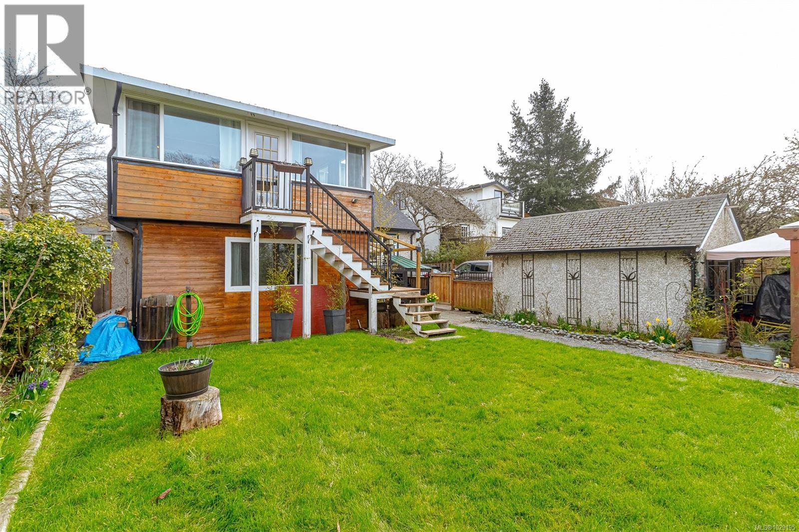 3650 Quadra St - 54