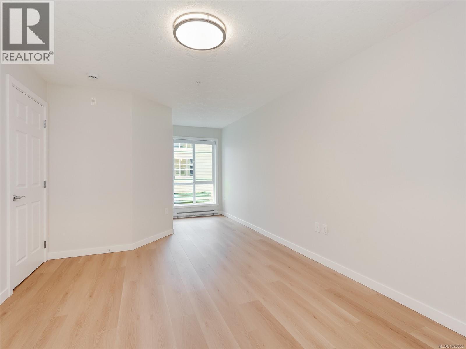 #203 689 BAY ST - 11