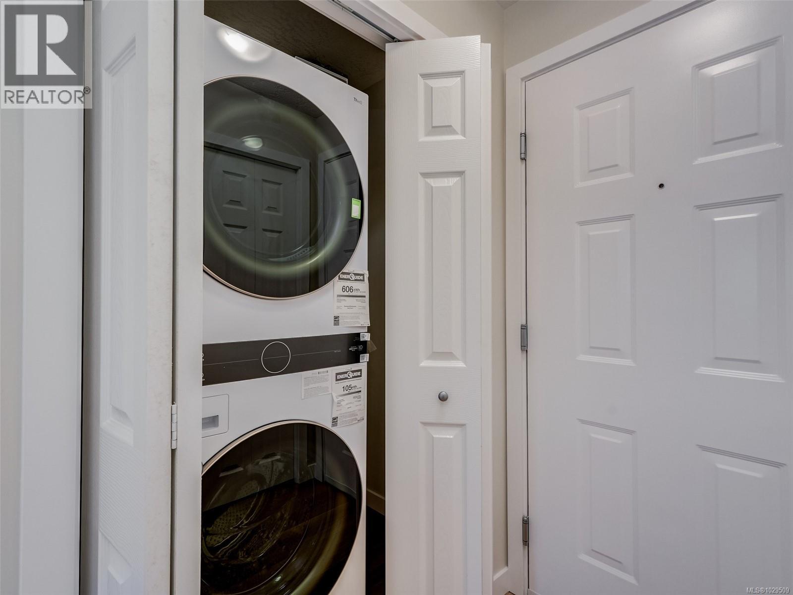 #203 689 BAY ST - 19