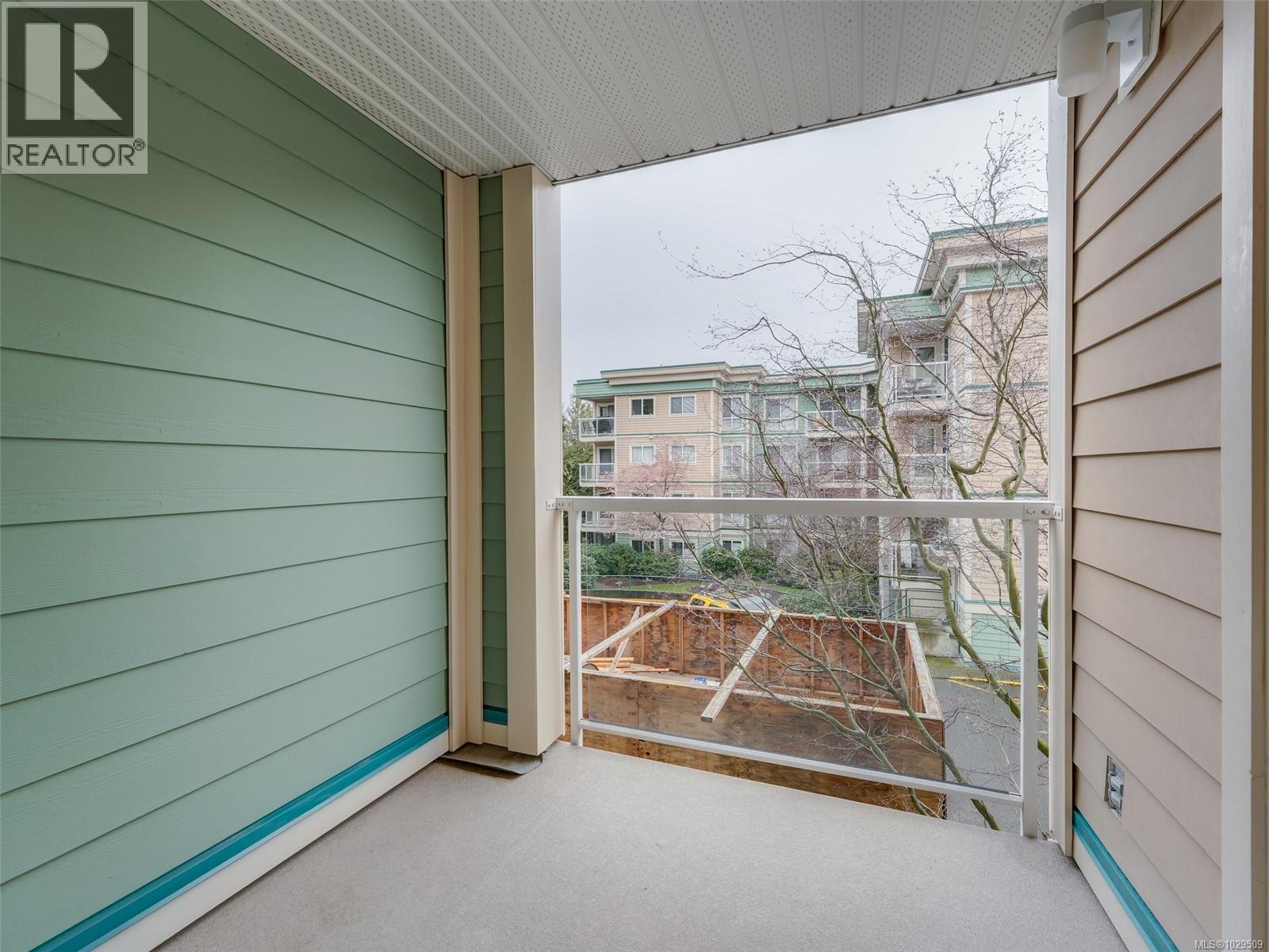 #203 689 BAY ST - 20