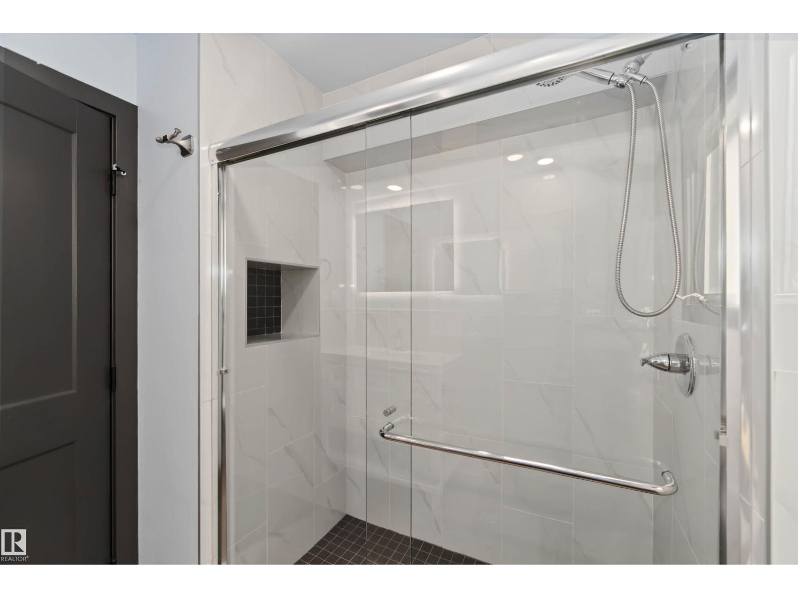 6808 95 AV NW, Edmonton