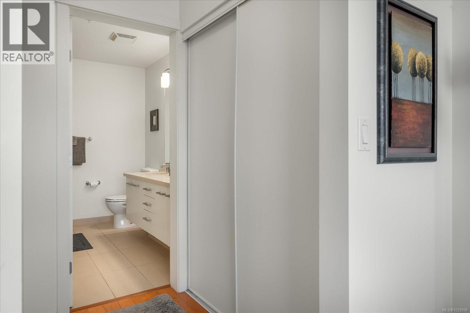 #TH10 38 FRONT ST - 23