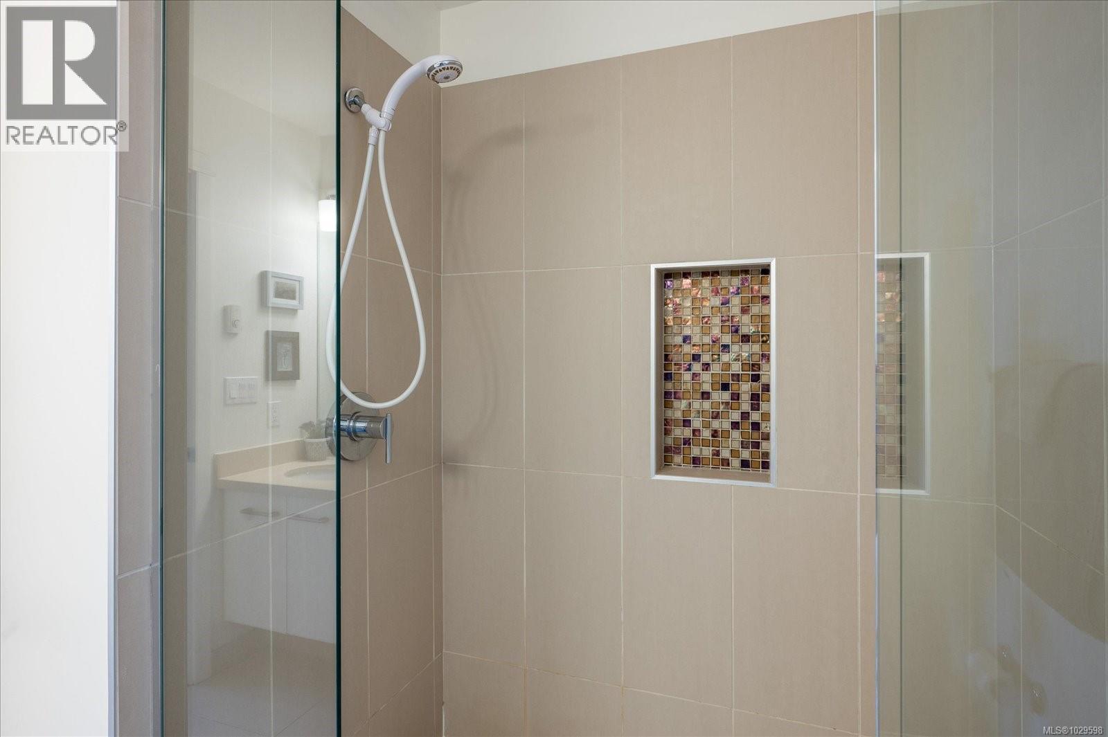 #TH10 38 FRONT ST - 25