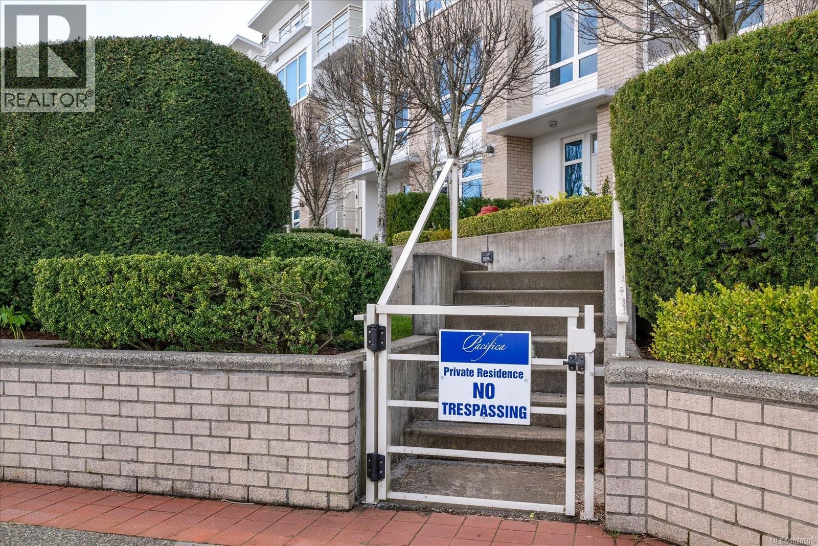 #TH10 38 FRONT ST - 40