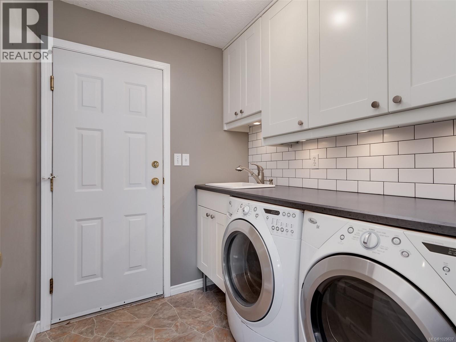 3525 HIDDEN OAKS CRES - 17