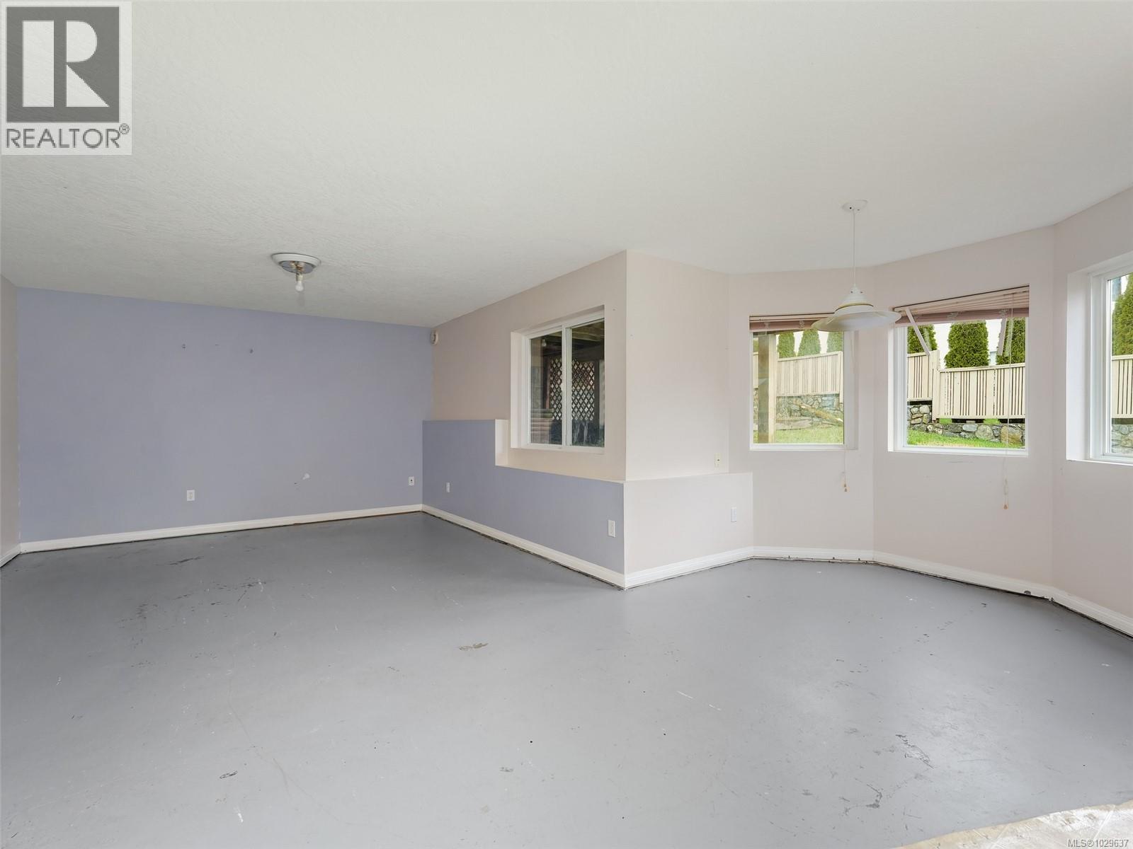 3525 HIDDEN OAKS CRES - 18