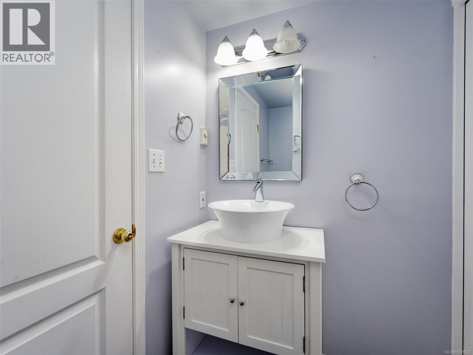 3525 HIDDEN OAKS CRES - 21