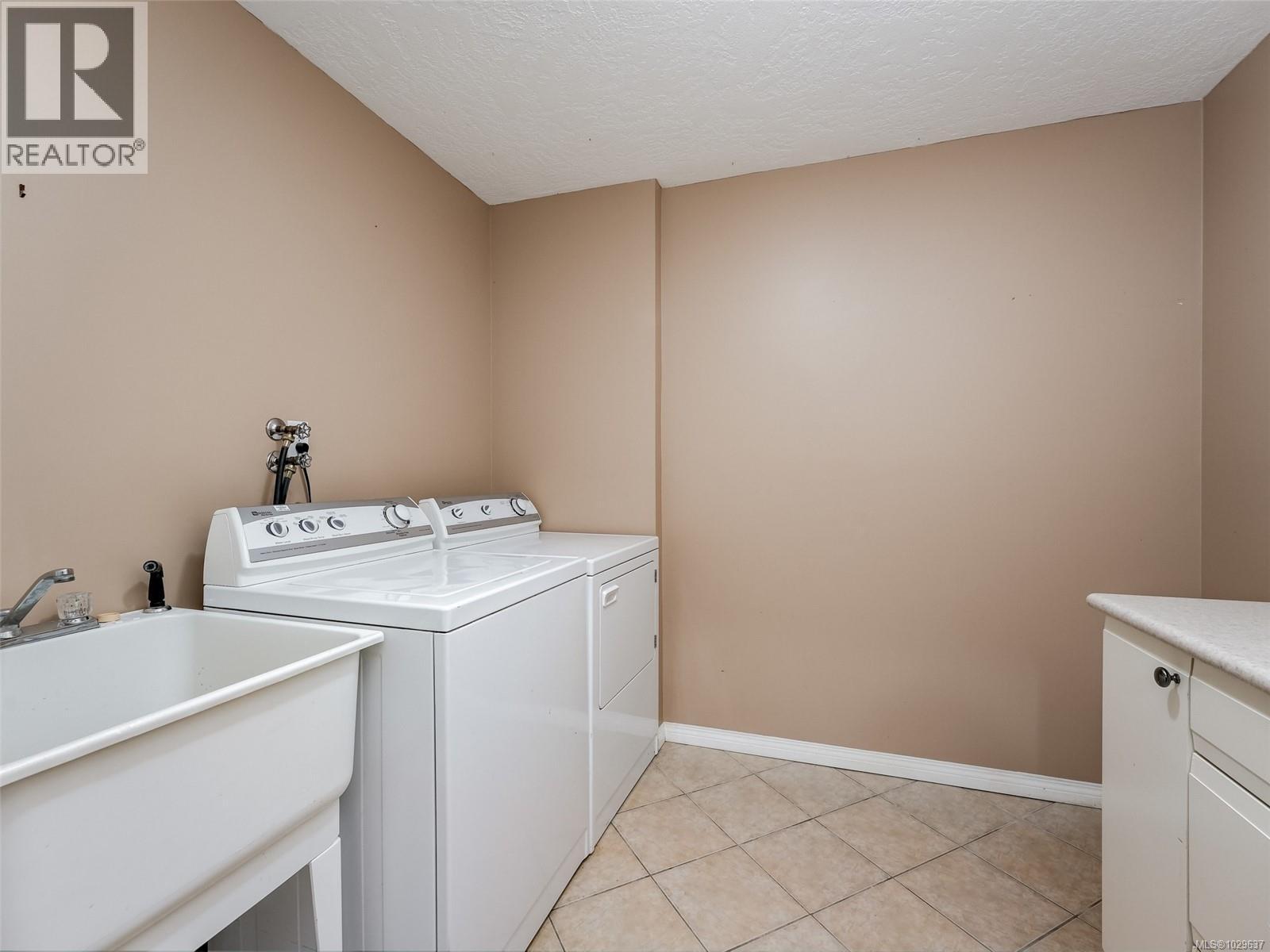 3525 HIDDEN OAKS CRES - 22