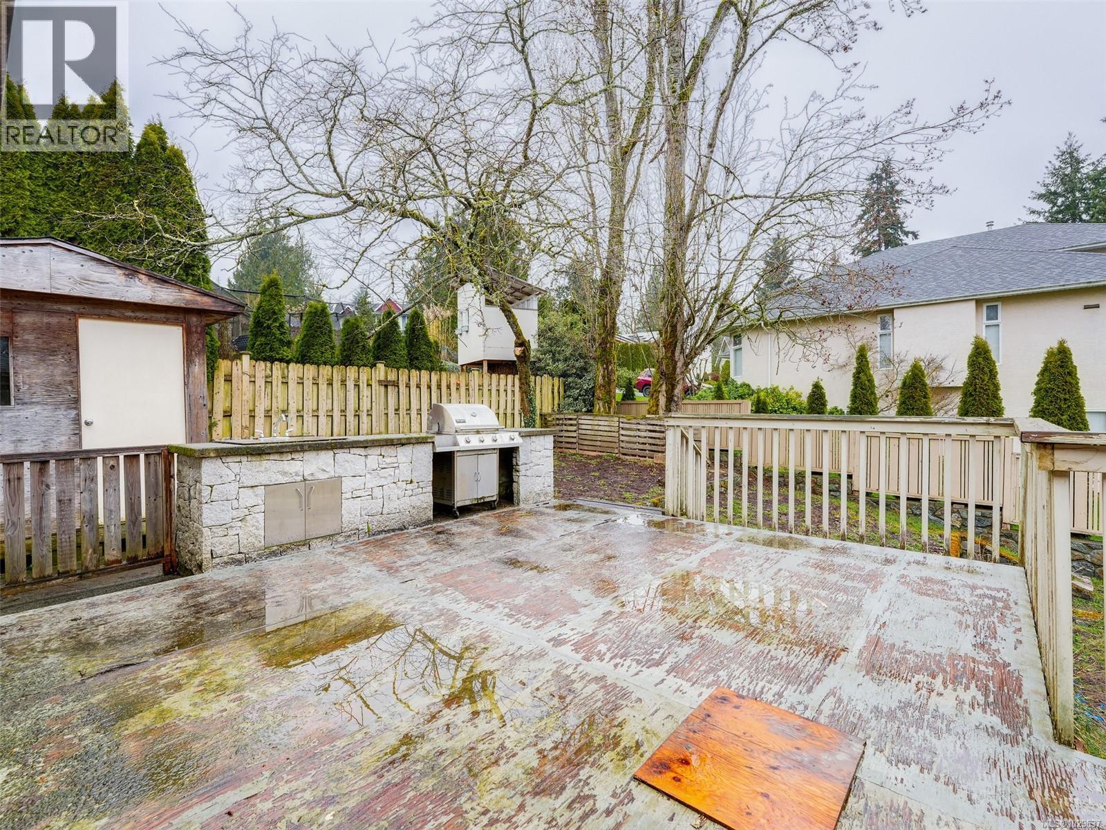 3525 HIDDEN OAKS CRES - 23