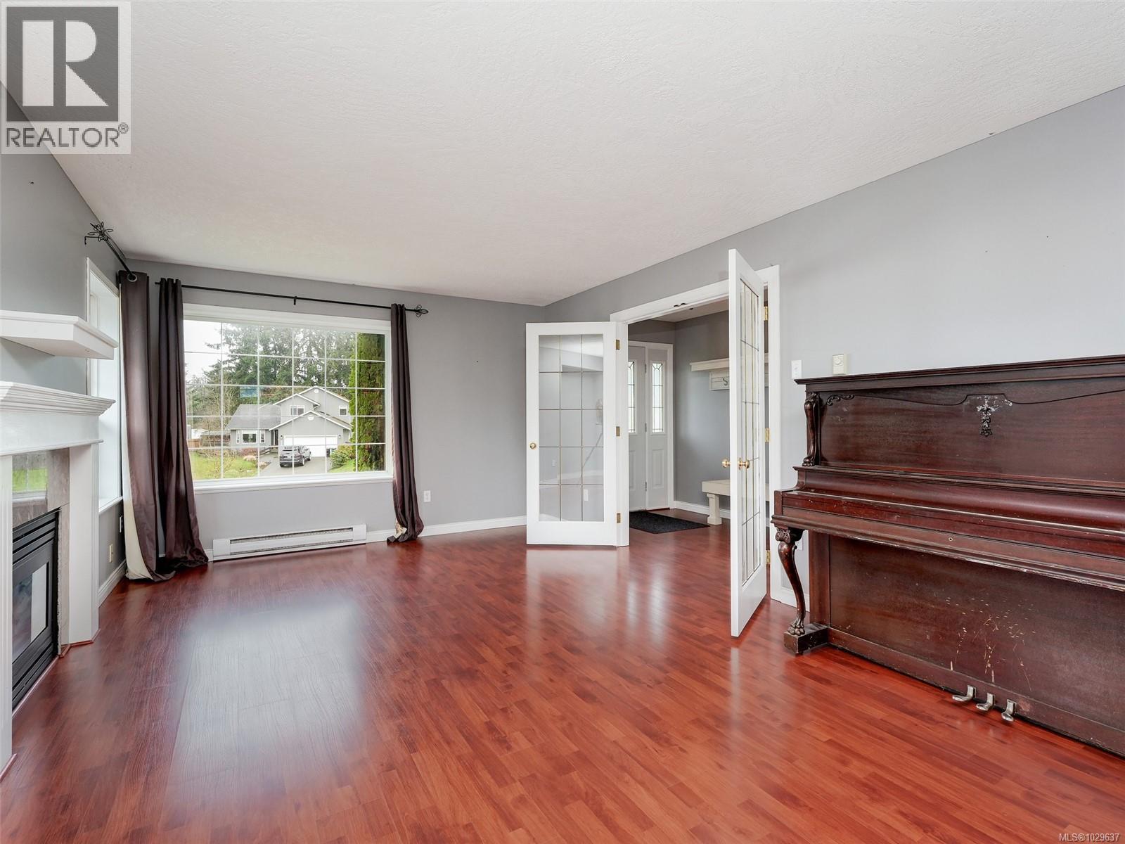 3525 HIDDEN OAKS CRES - 4