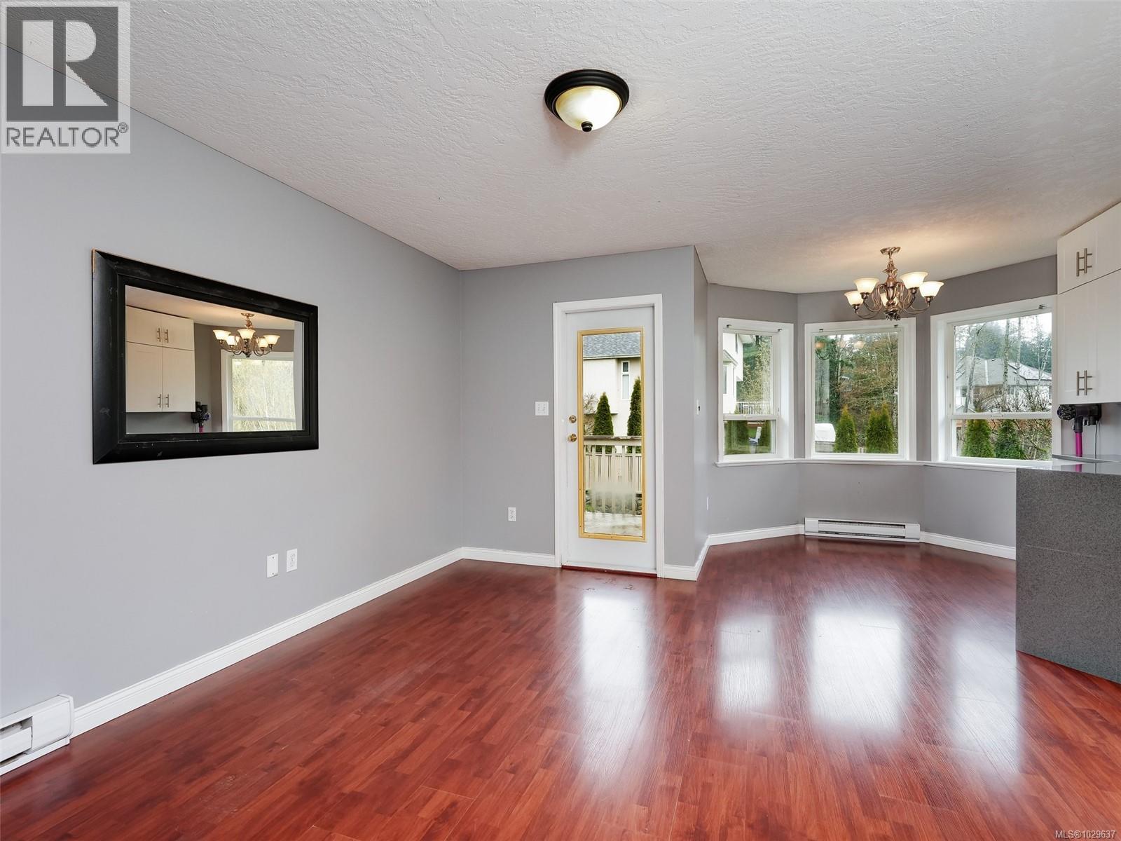 3525 HIDDEN OAKS CRES - 7