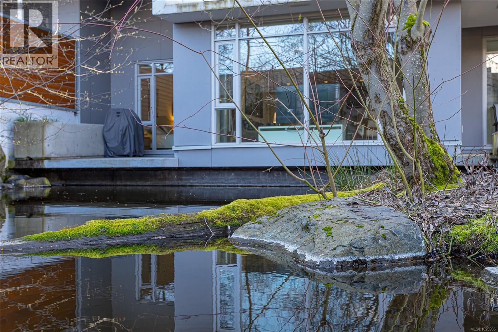 GA3 373 Tyee Road, Victoria