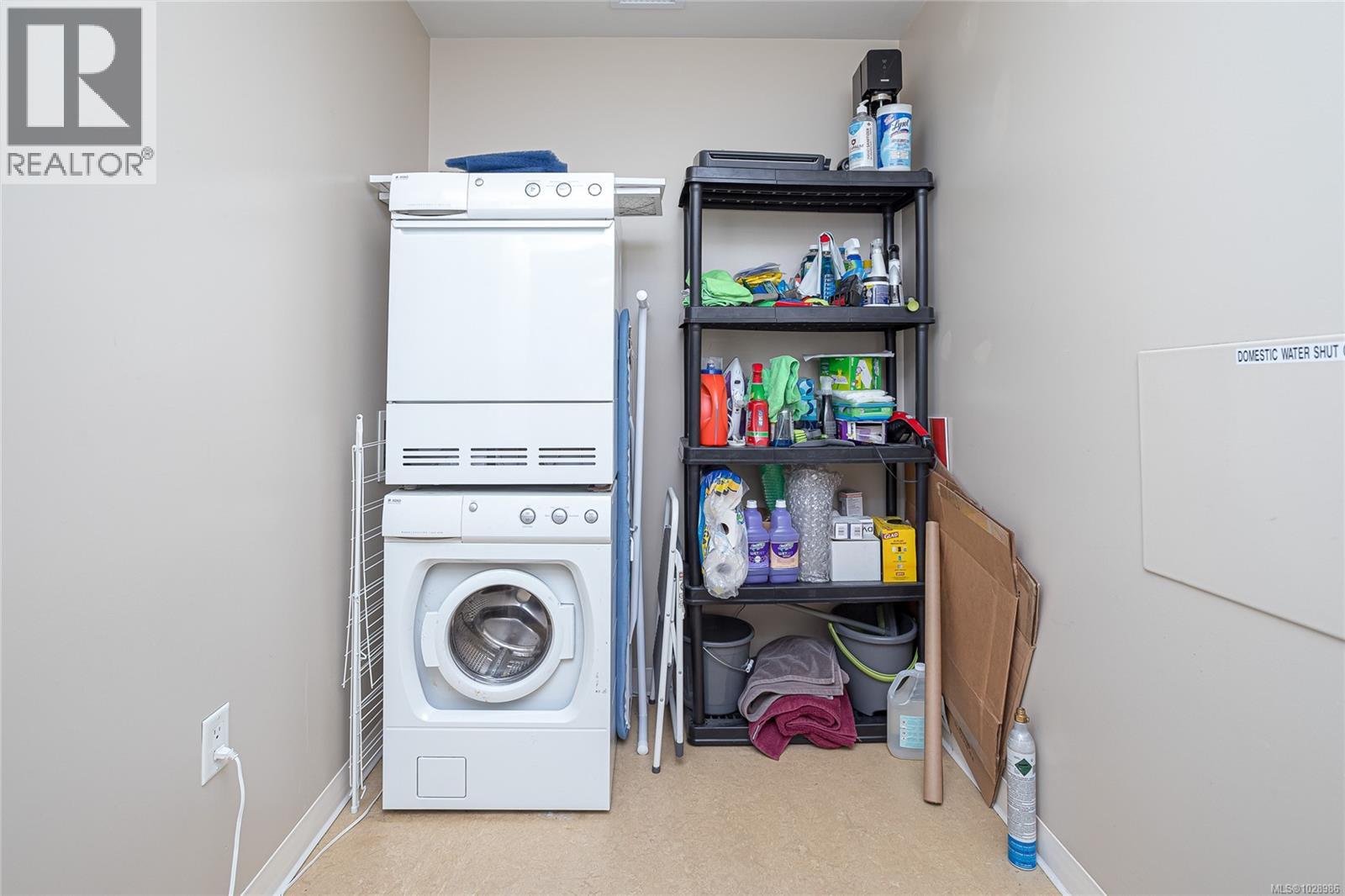 GA3 373 Tyee Road, Victoria