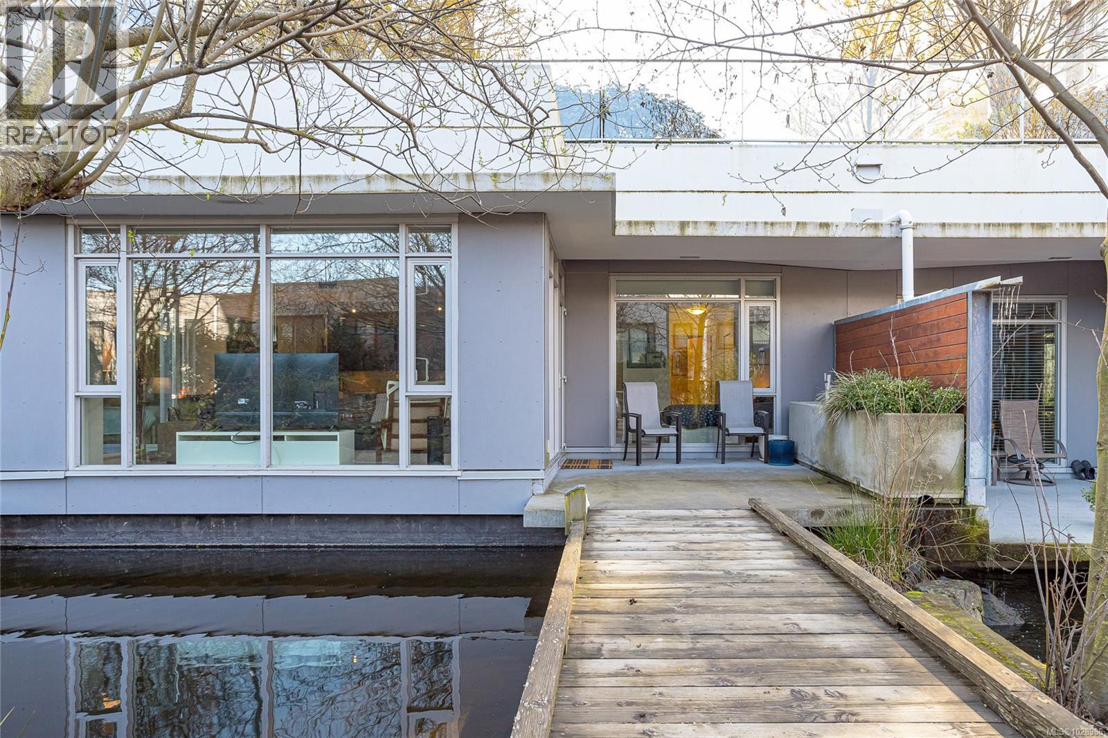 GA3 373 Tyee Road, Victoria