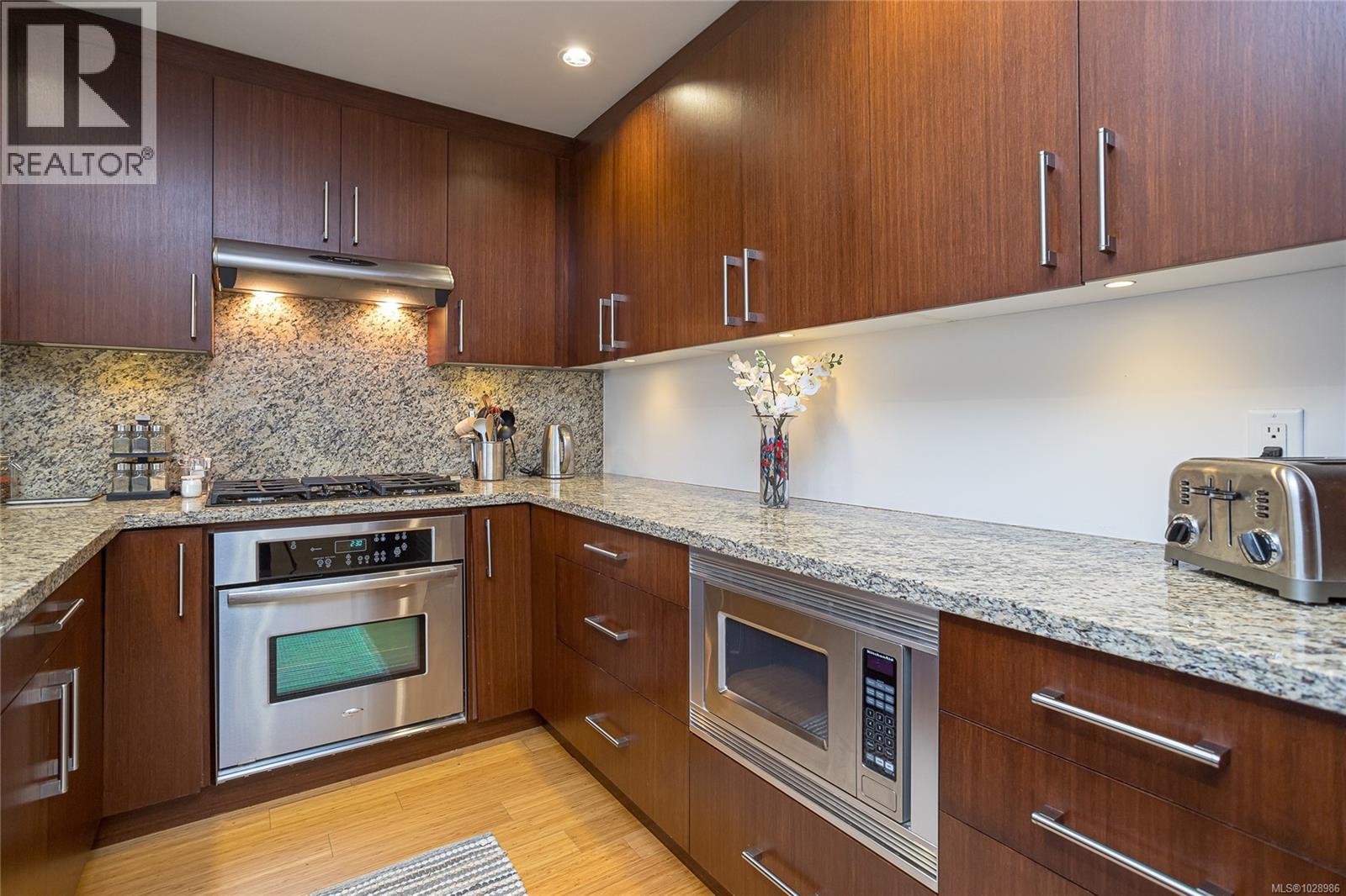 GA3 373 Tyee Road, Victoria