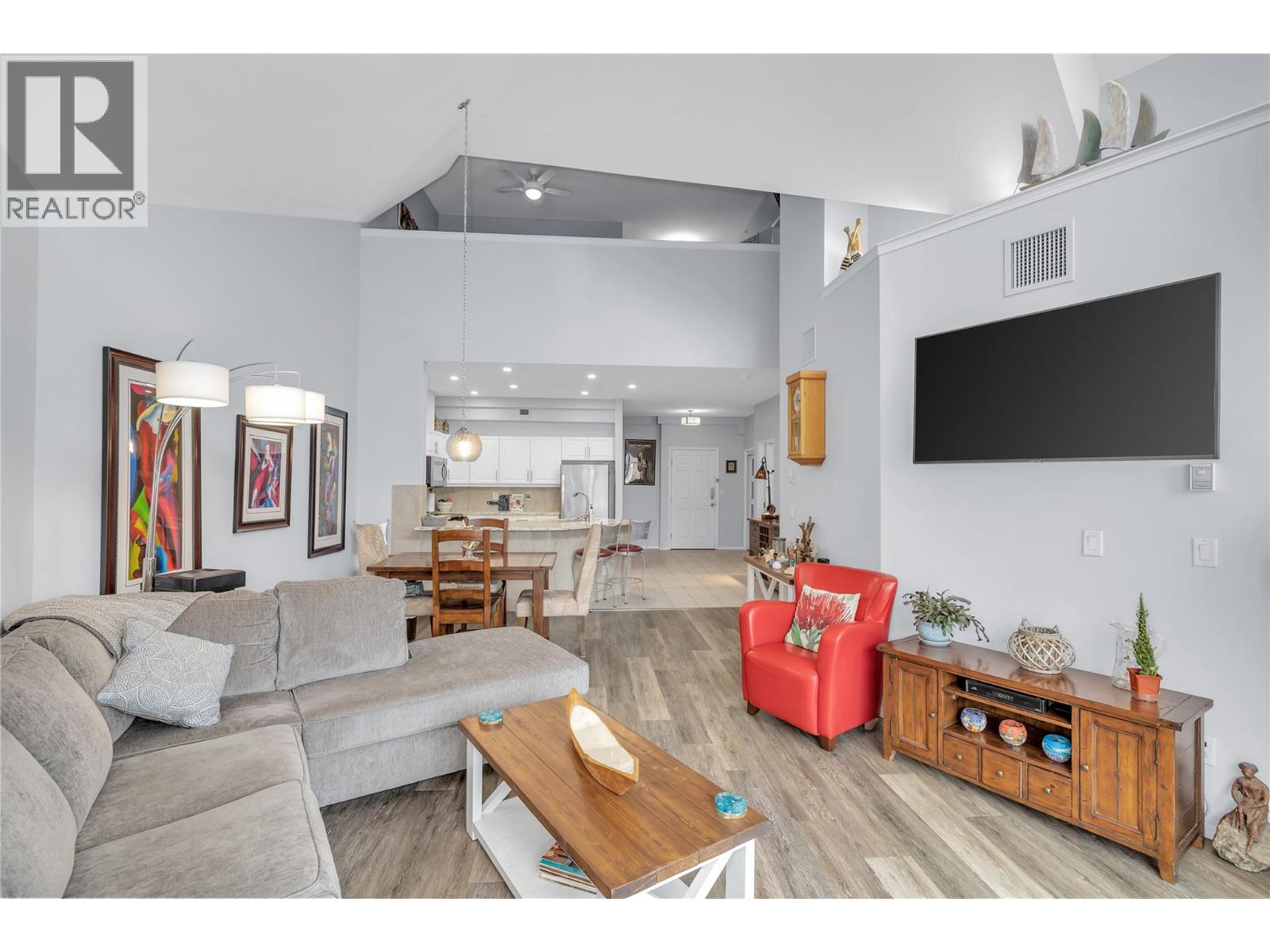 #635 1088 SUNSET DRIVE - 20