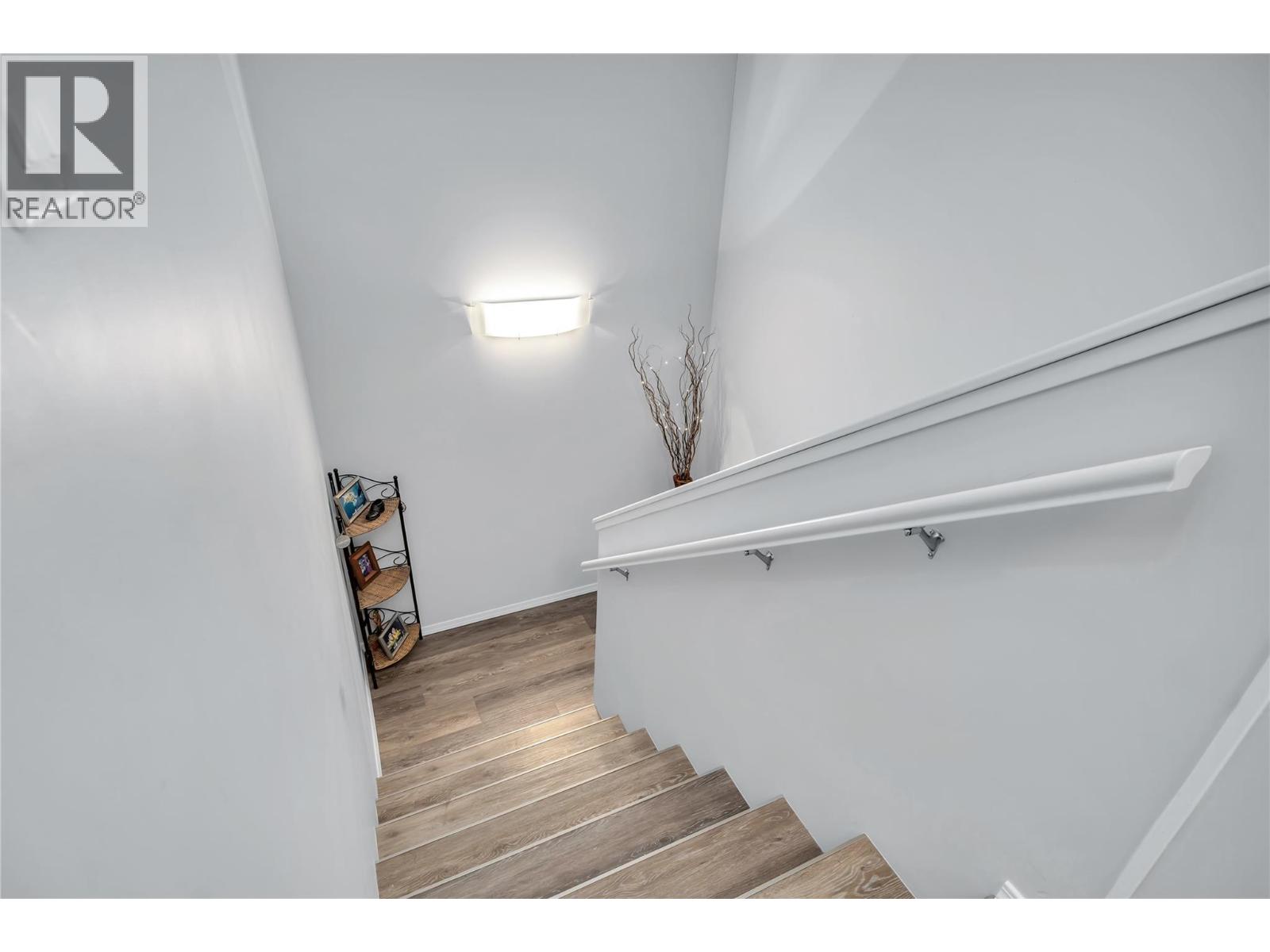 #635 1088 SUNSET DRIVE - 34