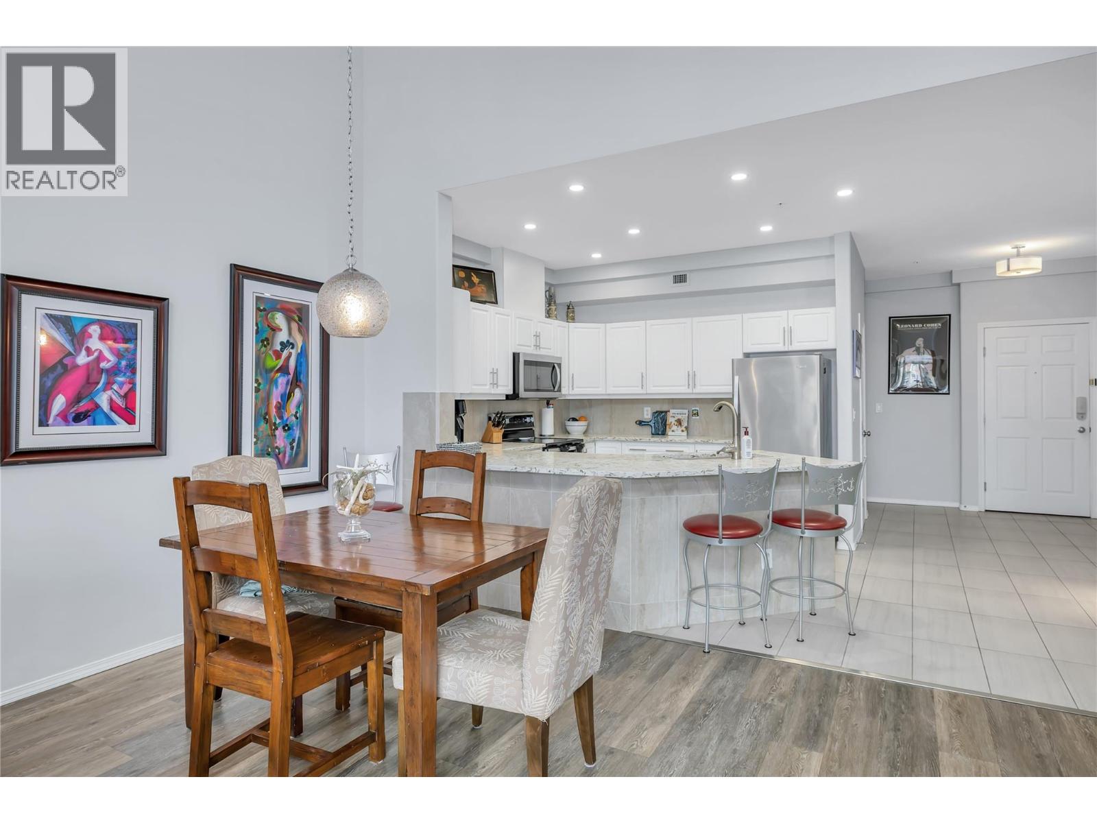 #635 1088 SUNSET DRIVE - 23