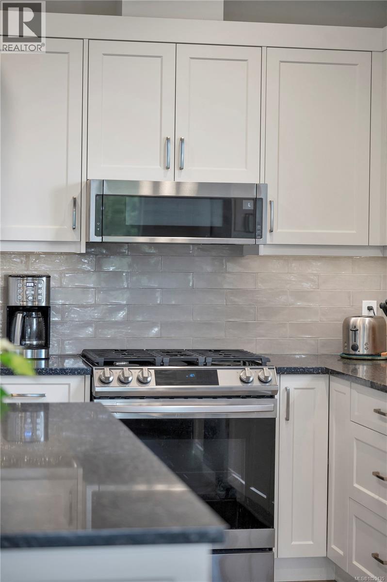 #9 2161 EVERGREEN RD - 8