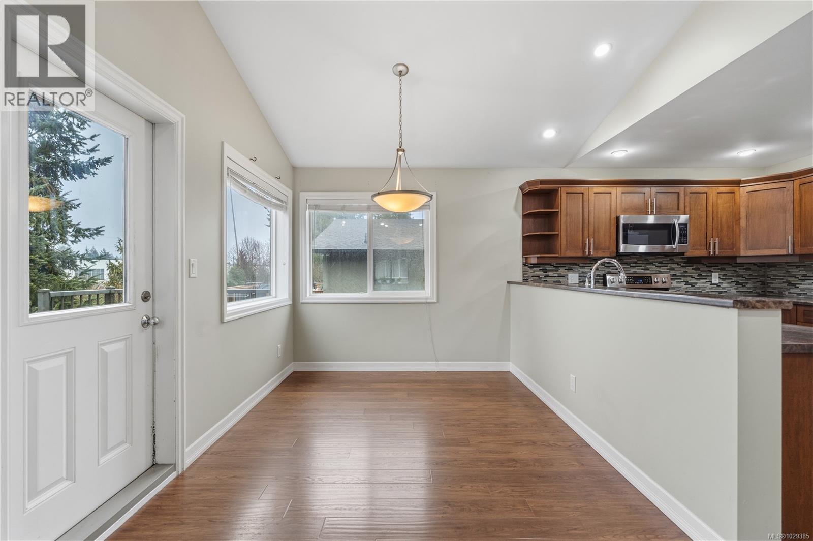 1076 JENKINS AVE - 10