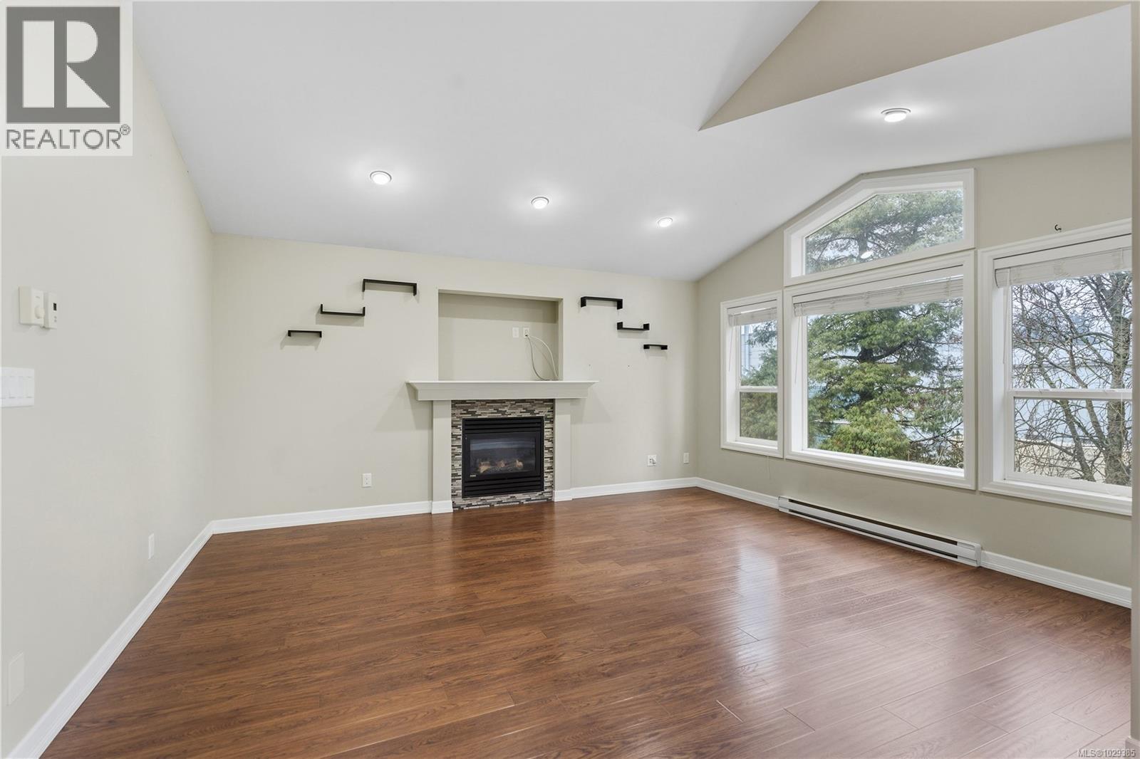 1076 JENKINS AVE - 16