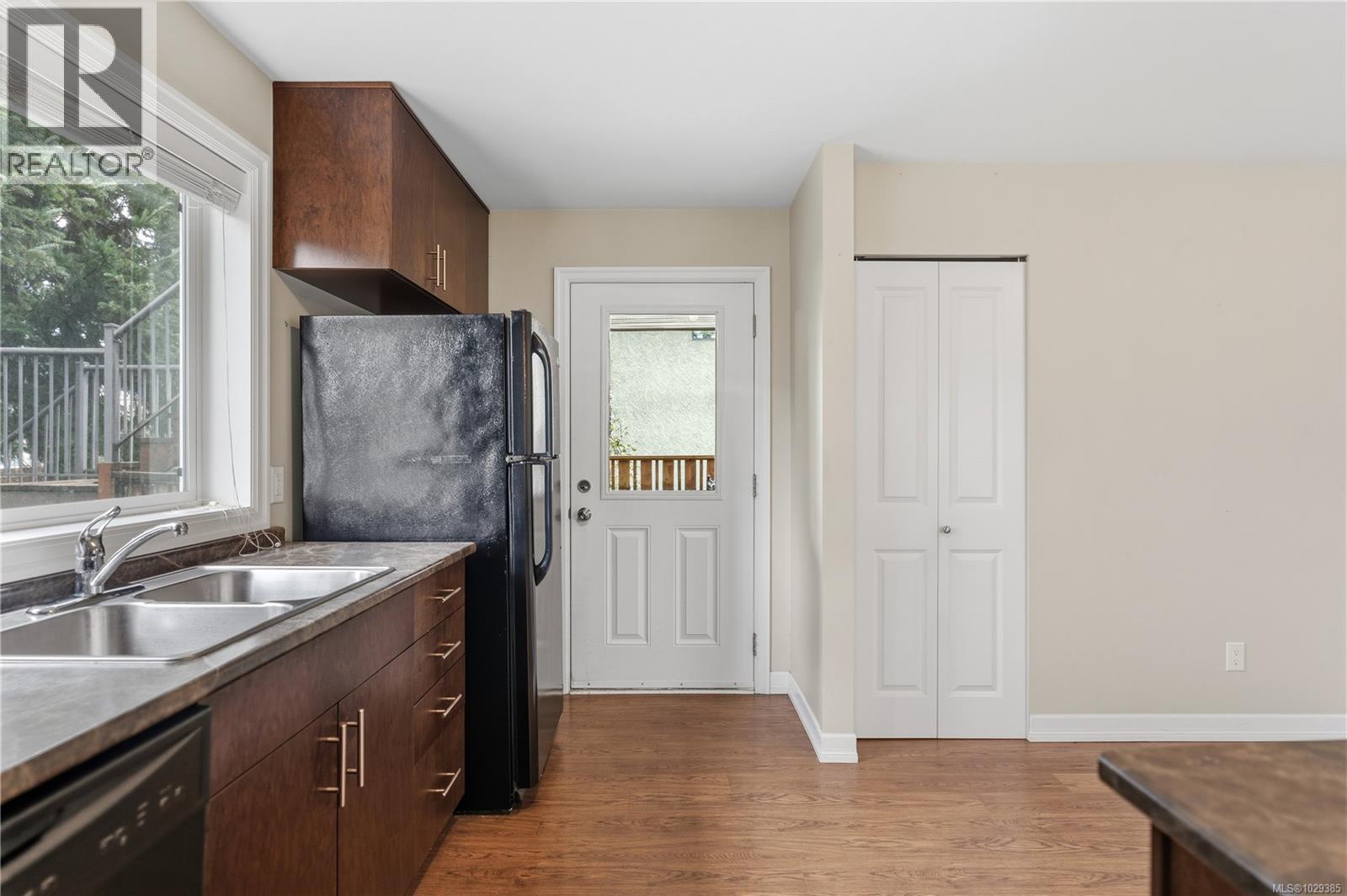 1076 JENKINS AVE - 32