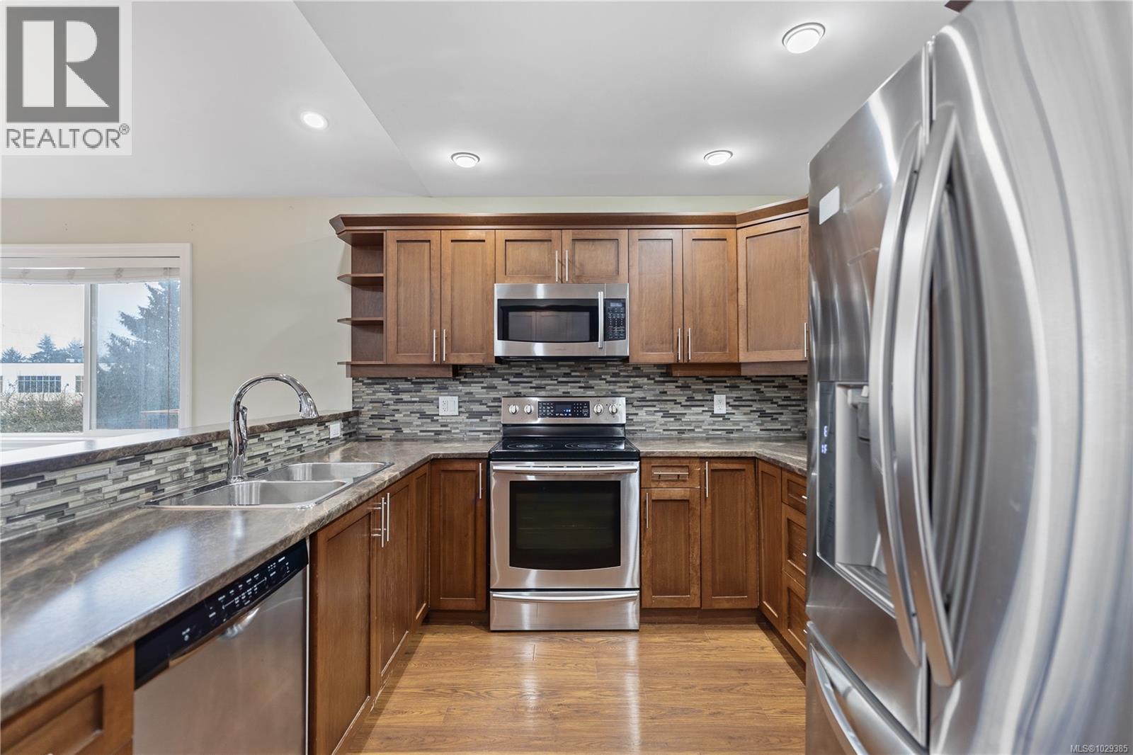 1076 JENKINS AVE - 7