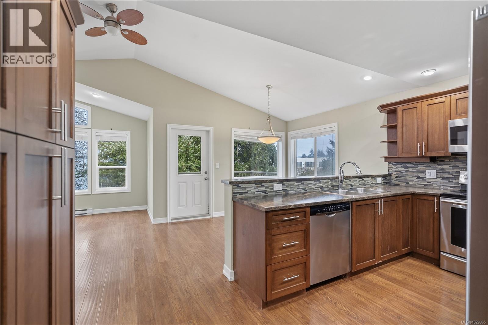 1076 JENKINS AVE - 8